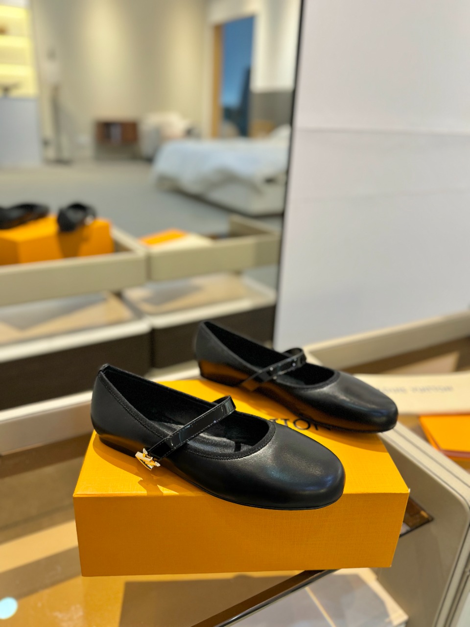 Bagsaaa L0vis Vvtt0n Romy Flat Ballerina Black