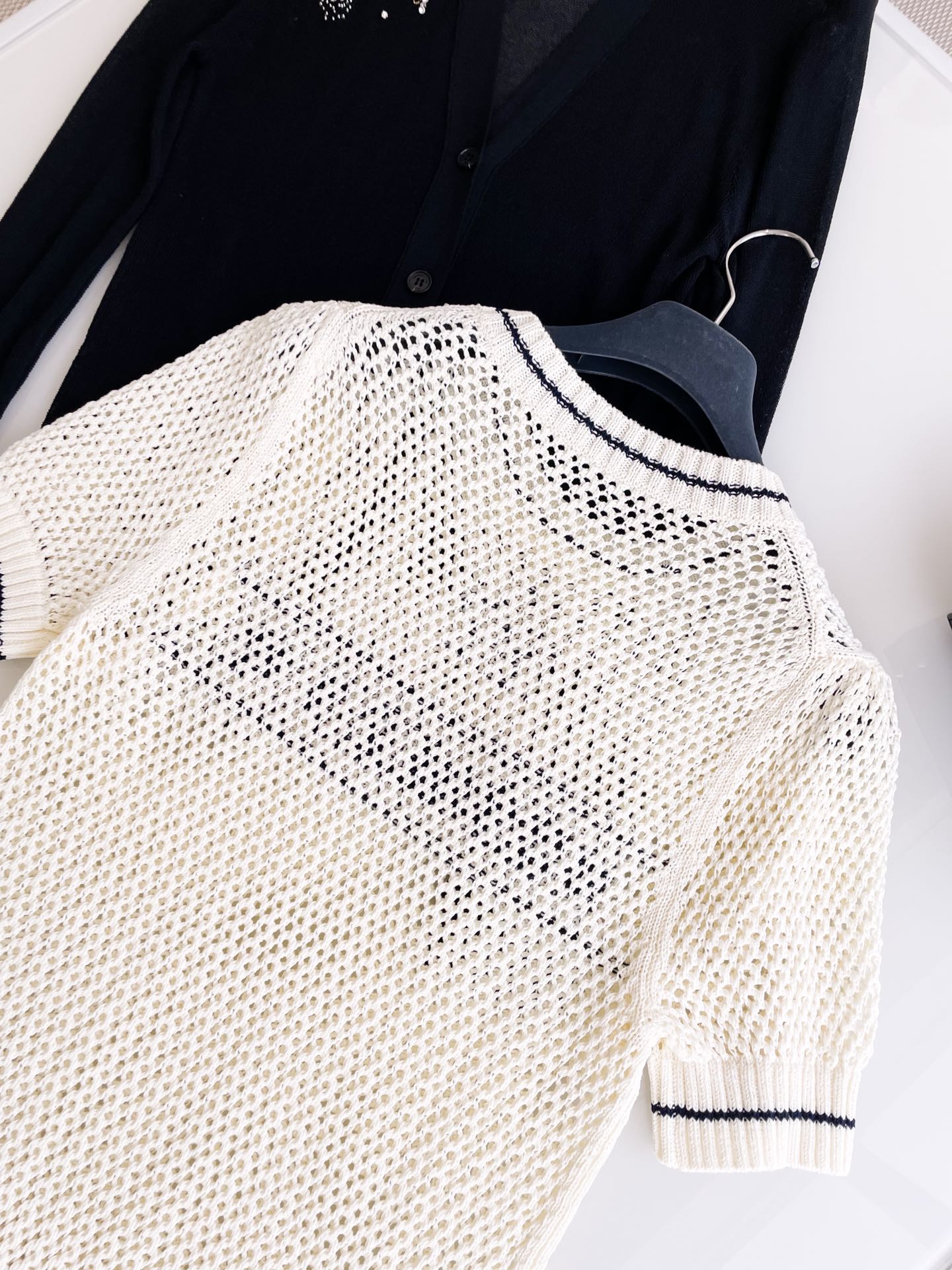 Bagsaaa D10r Short-Sleeved Sweater White and Navy Blue Openwork Cotton Knit