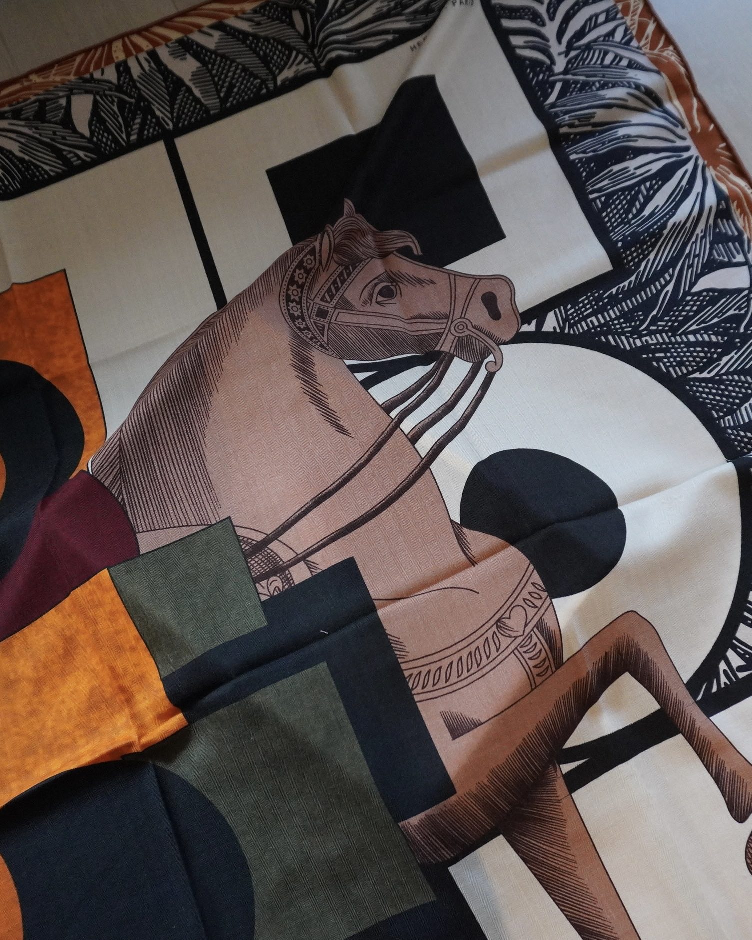 Bagsaaa H**me5 Cavalier En Formes Shawl 140cm