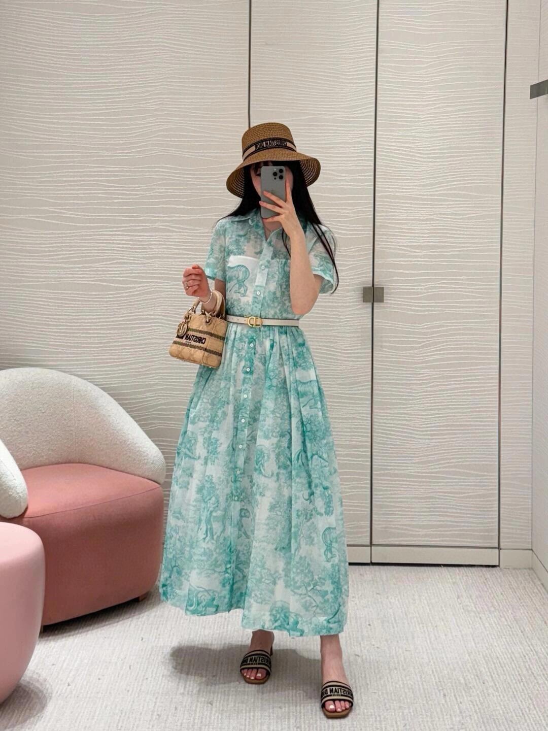 Bagsaaa D10riviera Mid-Length Shirtdress White and Aquamarina Cotton Muslin with Toile de Jouy Sauvage Motif