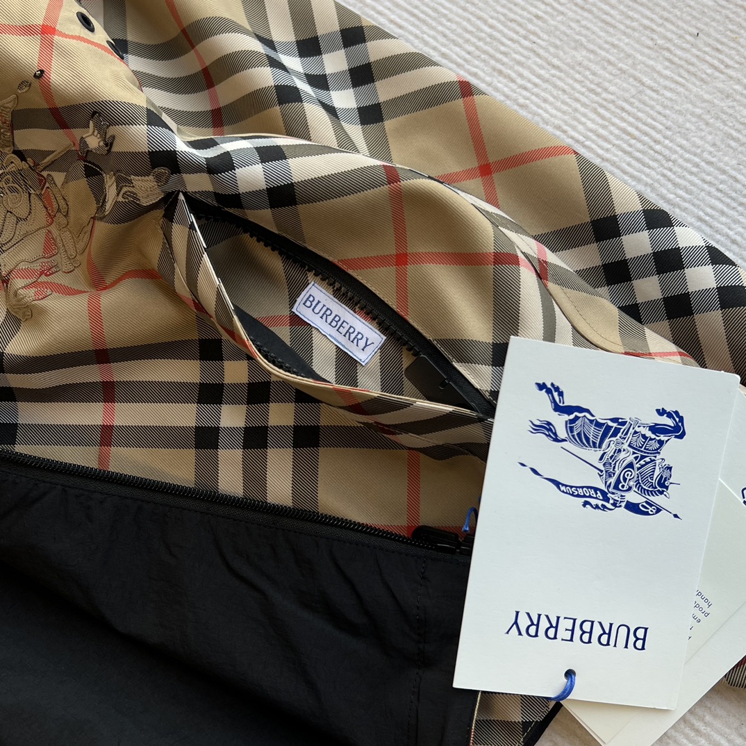 Bagsaaa Bv*b*rry Cropped Reversible Check Jacket Beige