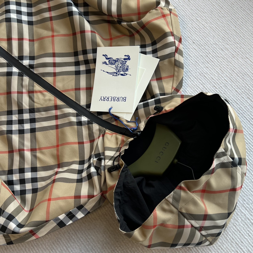 Bagsaaa Bv*b*rry Cropped Reversible Check Jacket Beige