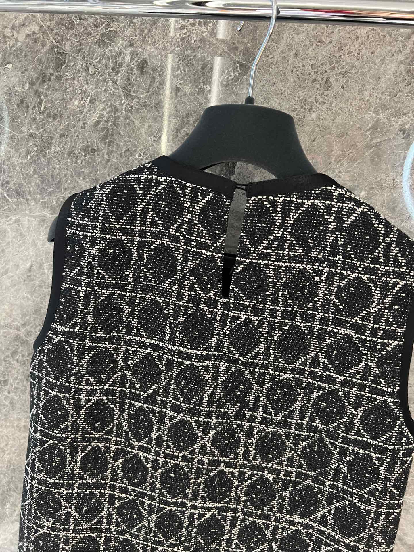 Bagsaaa D10r Macrocannage Sleeveless Tunic Black and White Cotton Blend Tweed