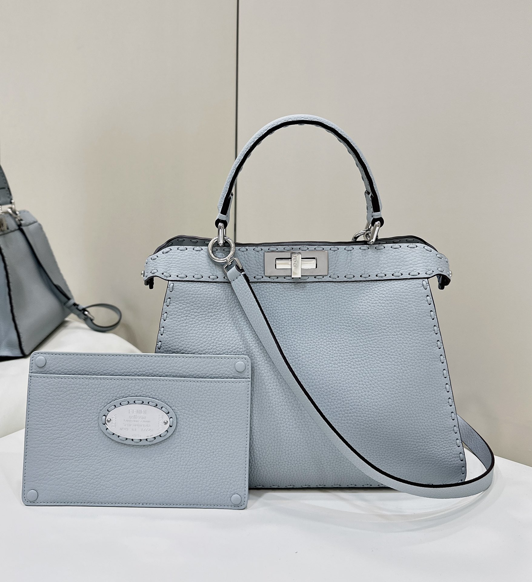 Bagsaaa F**di Peekaboo ISeeU Medium Light blue Selleria Bag 33,5x13x25,5 cm