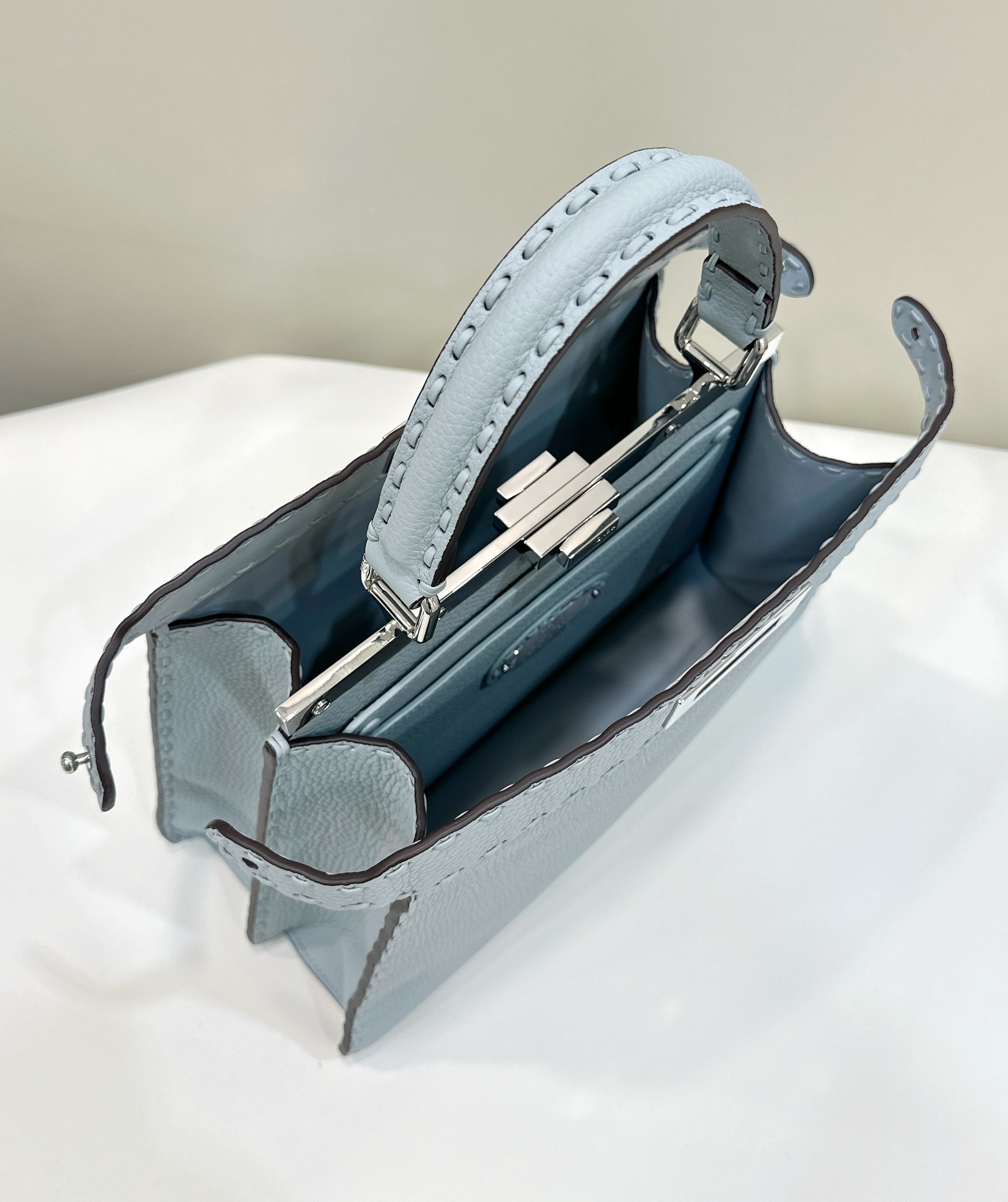 Bagsaaa F**di Peekaboo ISeeU Medium Light blue Selleria Bag 33,5x13x25,5 cm