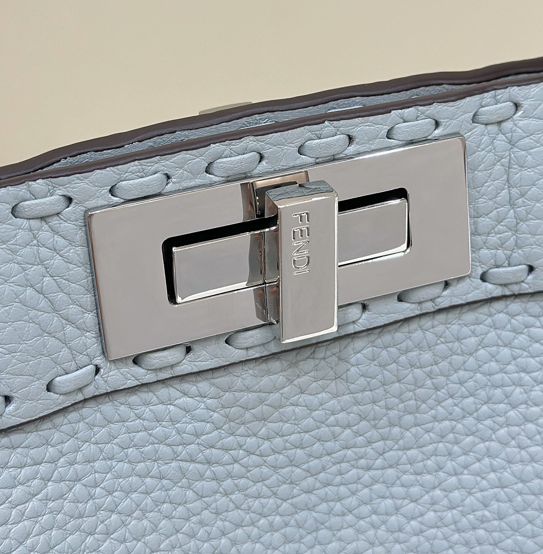 Bagsaaa F**di Peekaboo ISeeU Medium Light blue Selleria Bag 33,5x13x25,5 cm