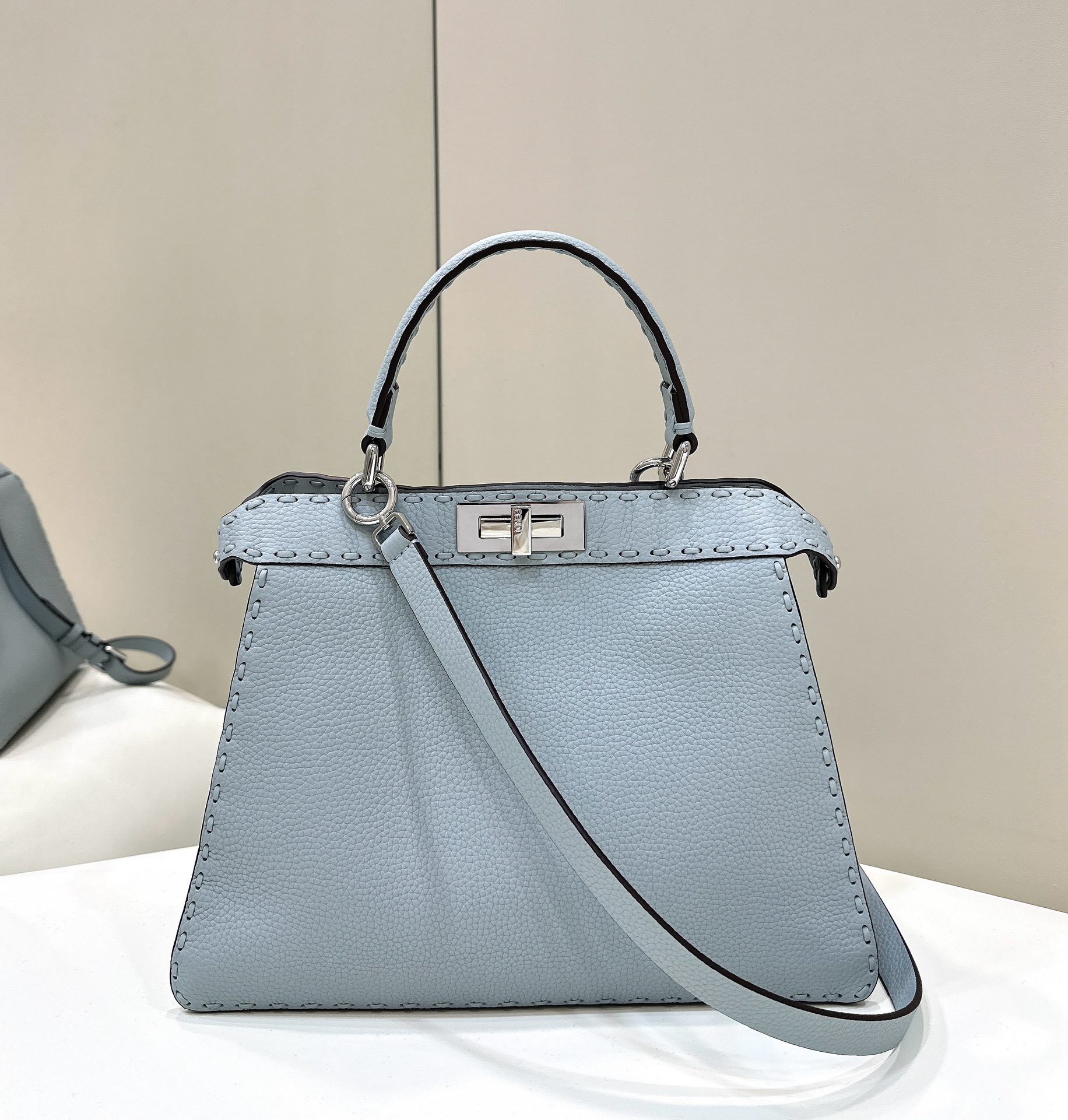 Bagsaaa F**di Peekaboo ISeeU Medium Light blue Selleria Bag 33,5x13x25,5 cm