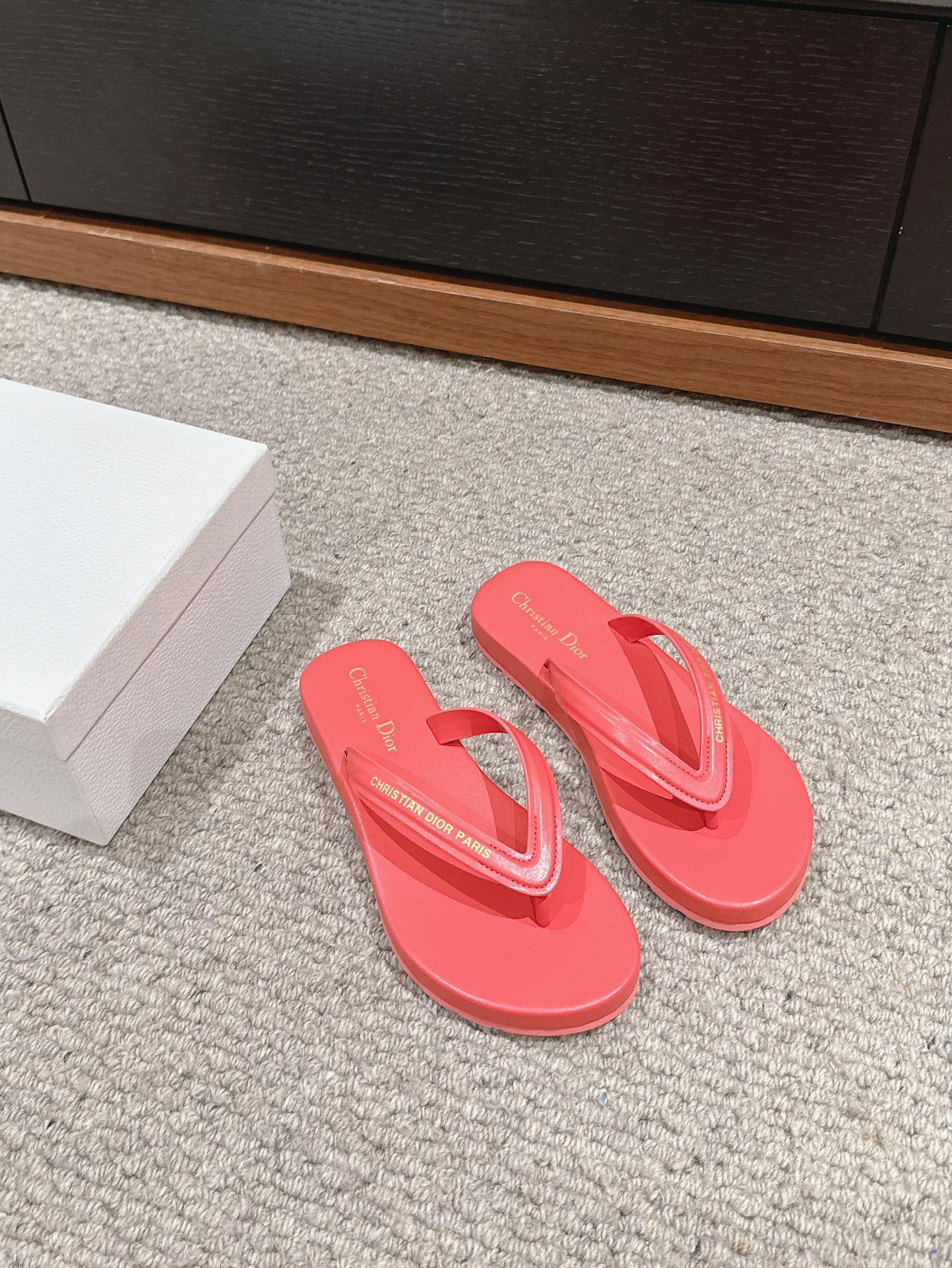 Bagsaaa D10riviera D10rsea Thong Sandal Coral Leather-Effect Fabric