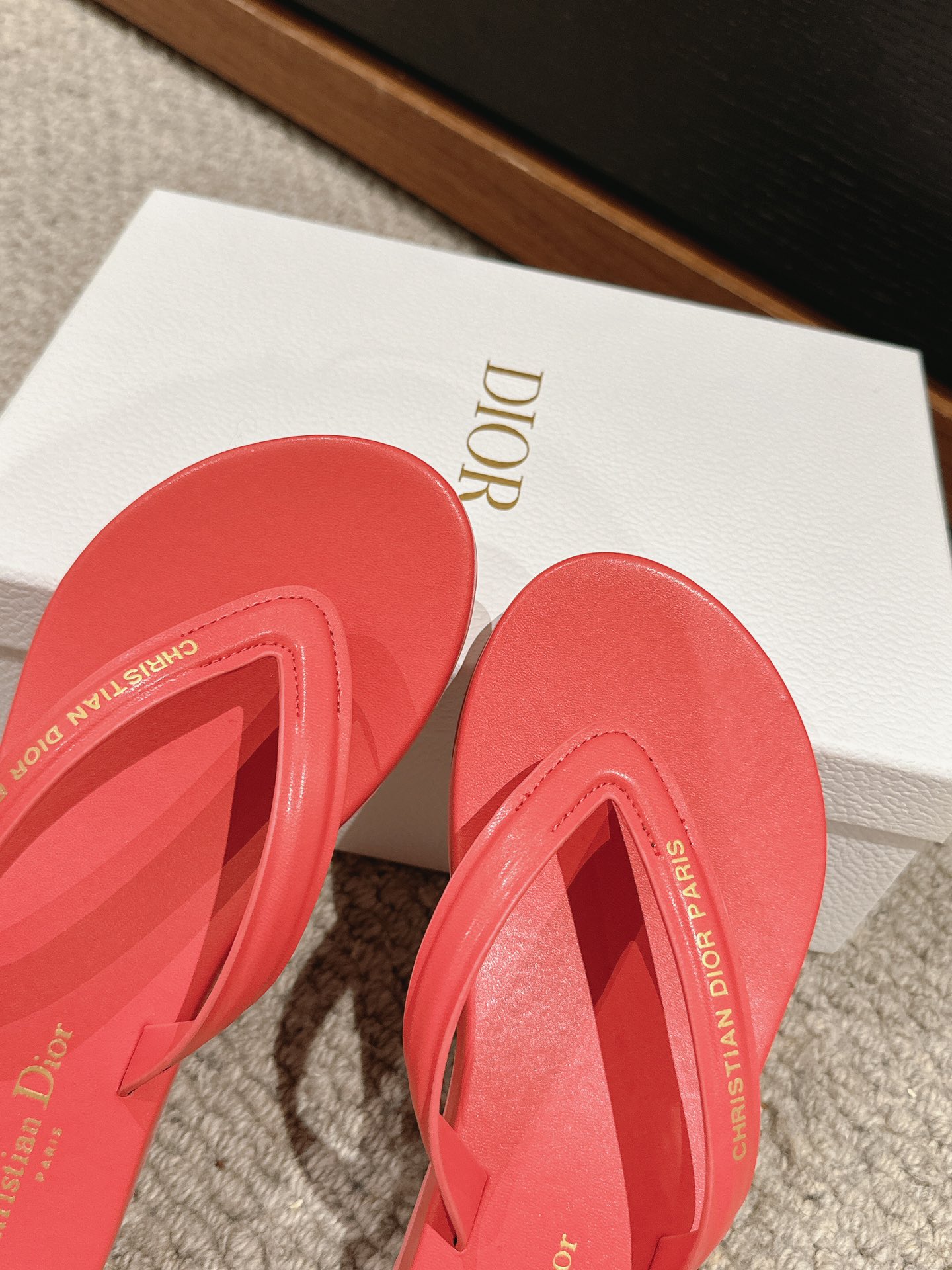 Bagsaaa D10riviera D10rsea Thong Sandal Coral Leather-Effect Fabric