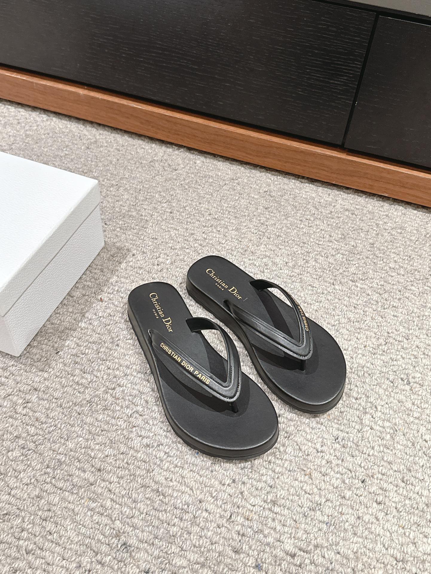 Bagsaaa D10rsea Thong Sandal Black Leather-Effect Fabric