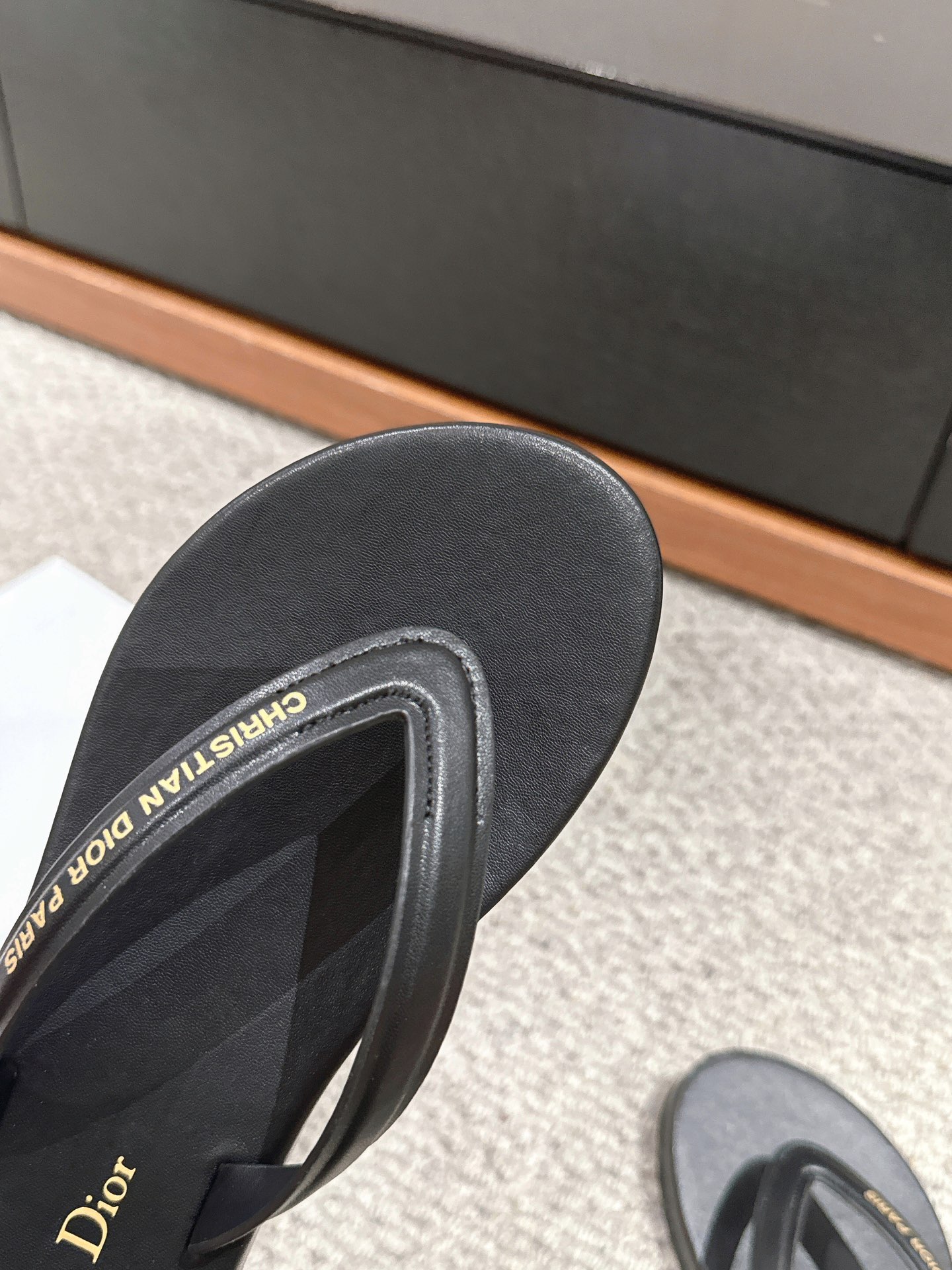 Bagsaaa D10rsea Thong Sandal Black Leather-Effect Fabric