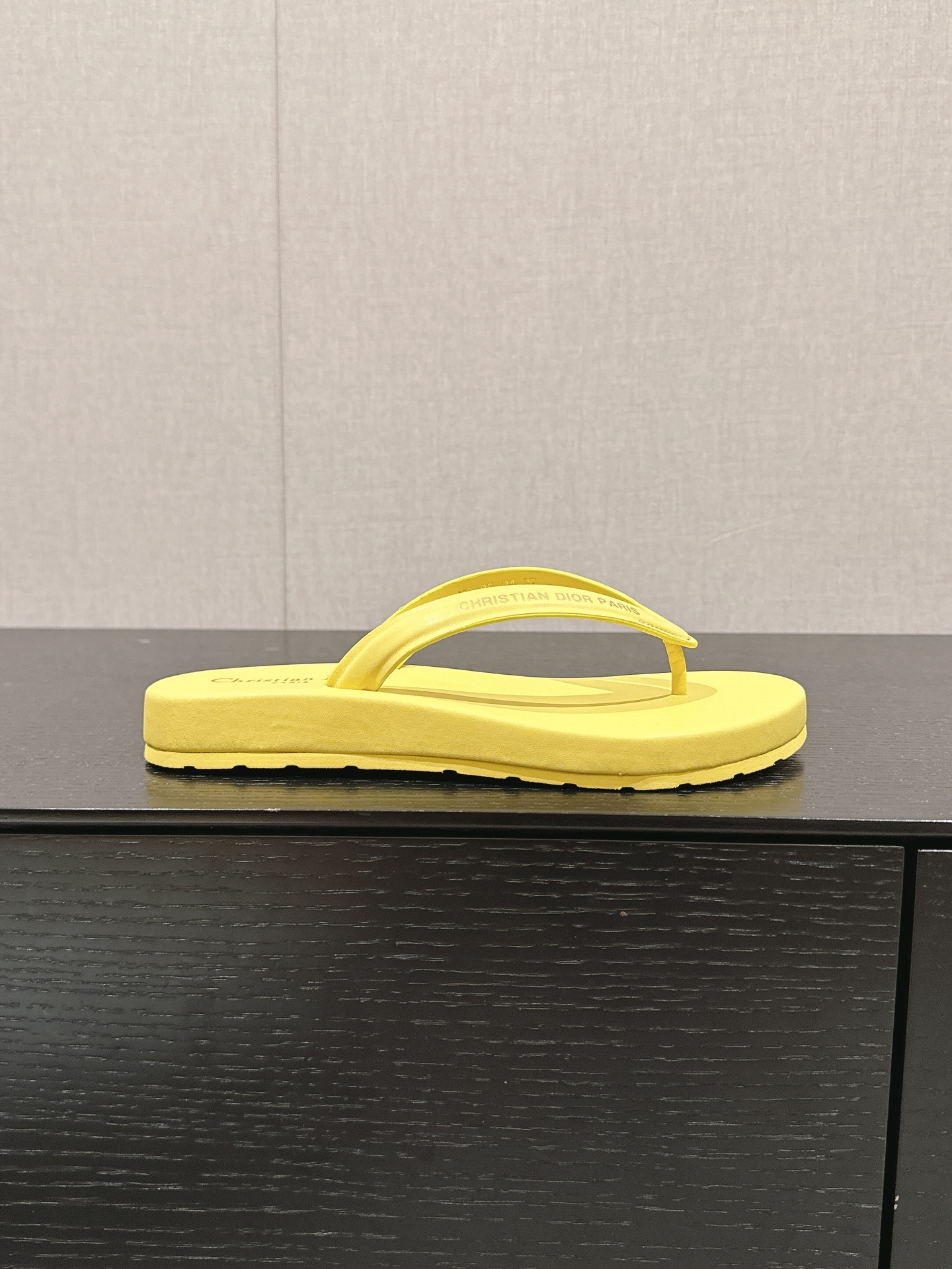 Bagsaaa D10riviera D10rsea Thong Sandal Lemon Yellow Leather-Effect Fabric