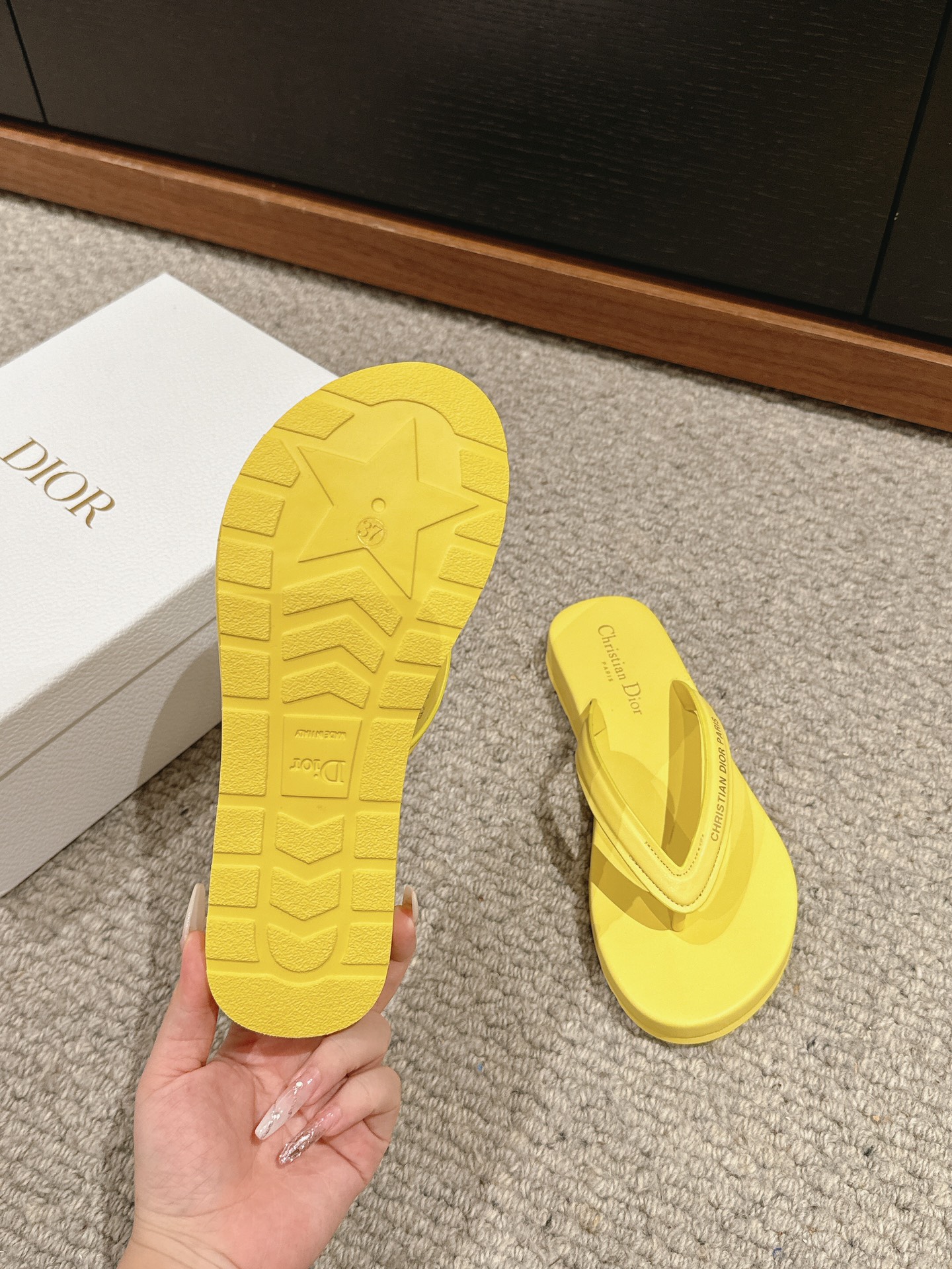 Bagsaaa D10riviera D10rsea Thong Sandal Lemon Yellow Leather-Effect Fabric