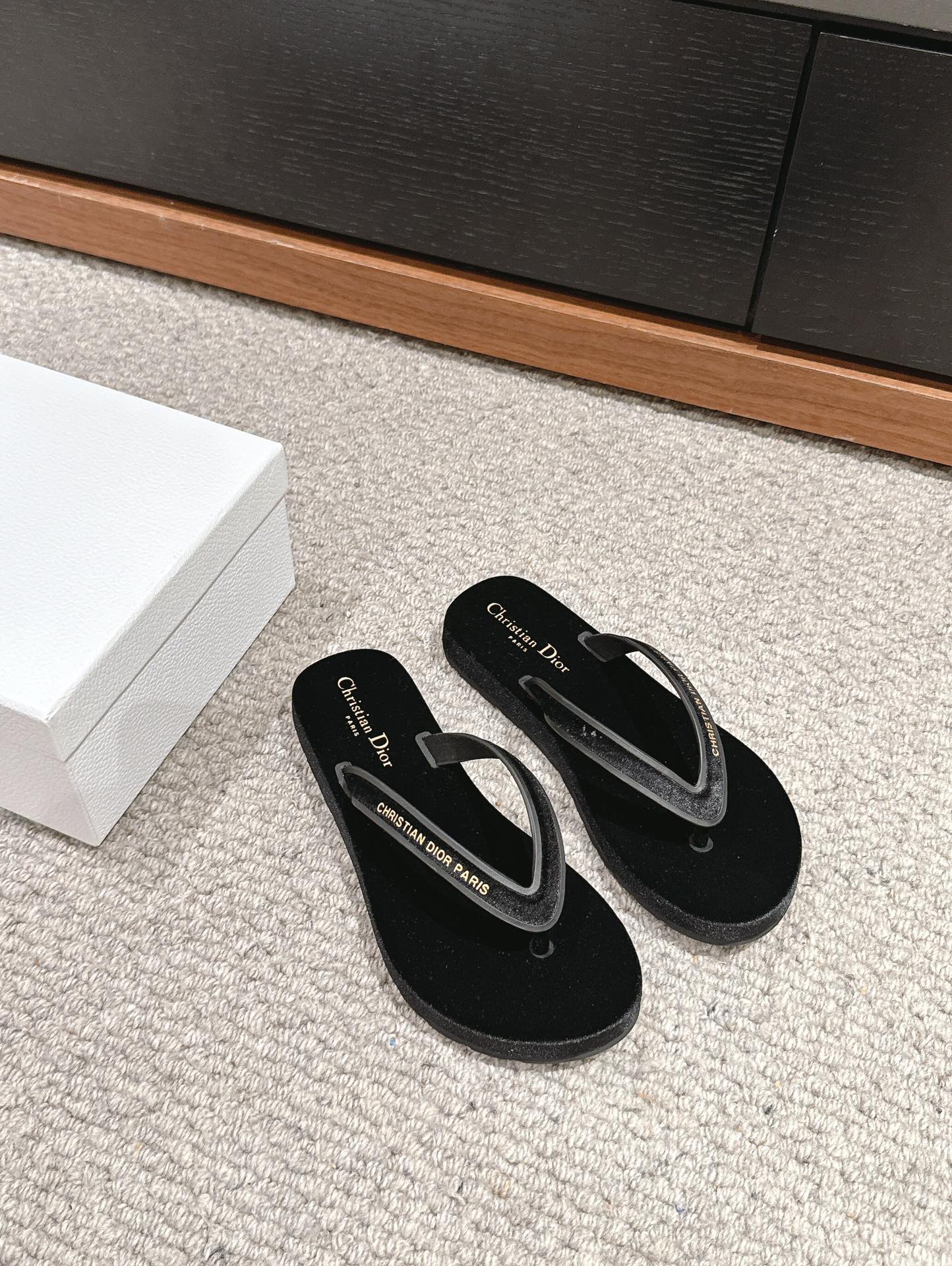 Bagsaaa D10rsea Thong Sandal Black Velvet