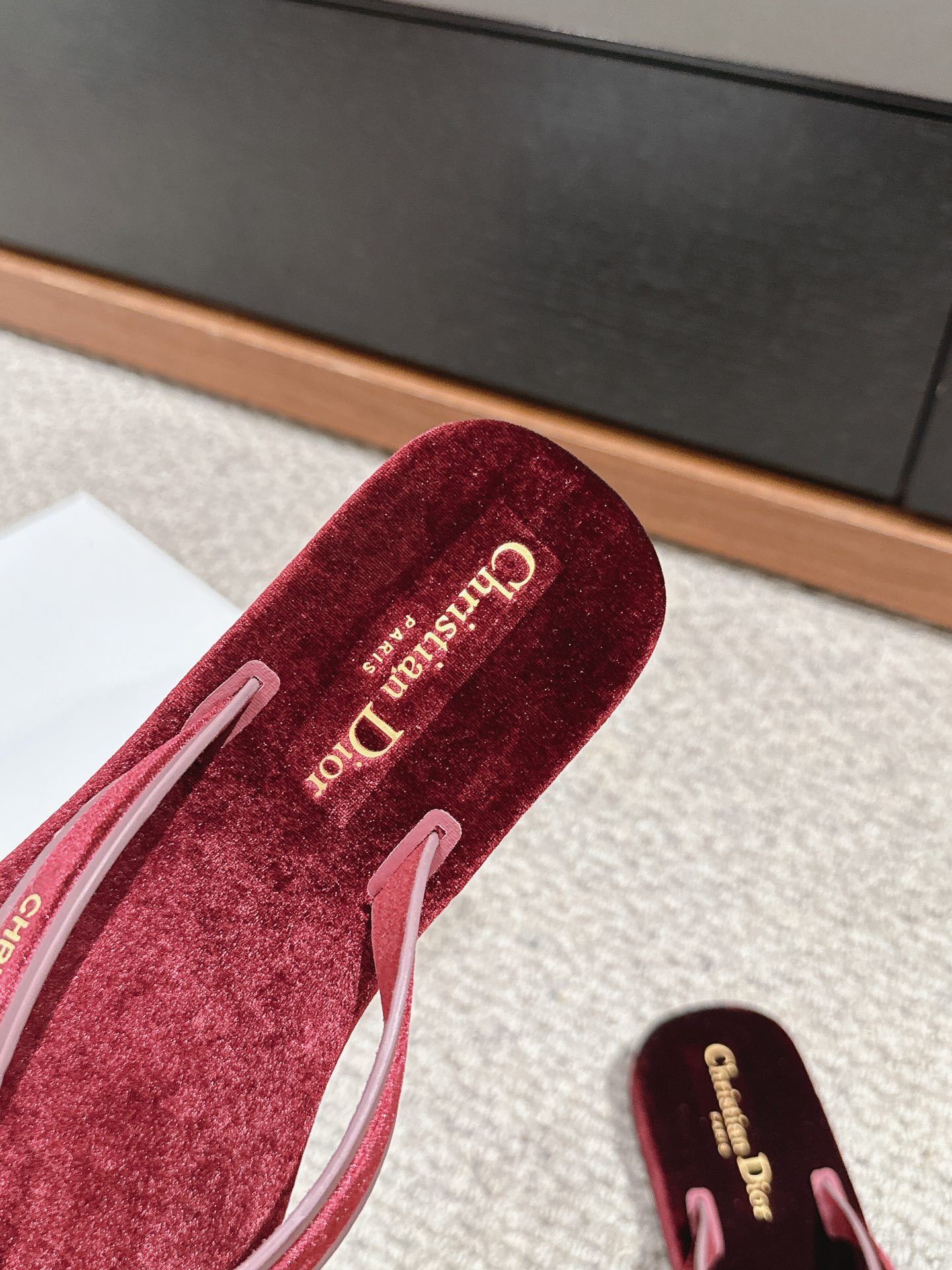 Bagsaaa D10rsea Thong Sandal Red Velvet