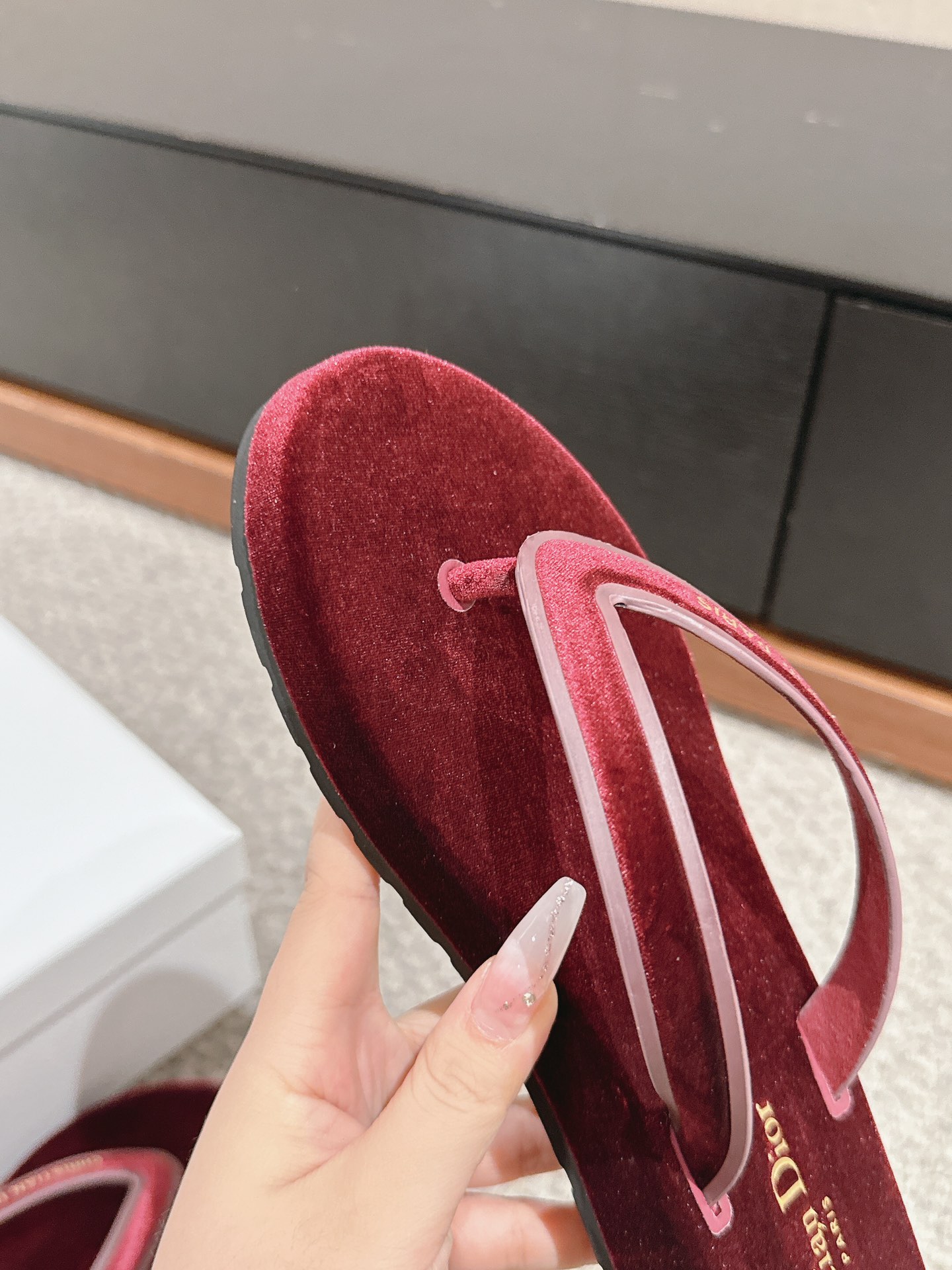 Bagsaaa D10rsea Thong Sandal Red Velvet