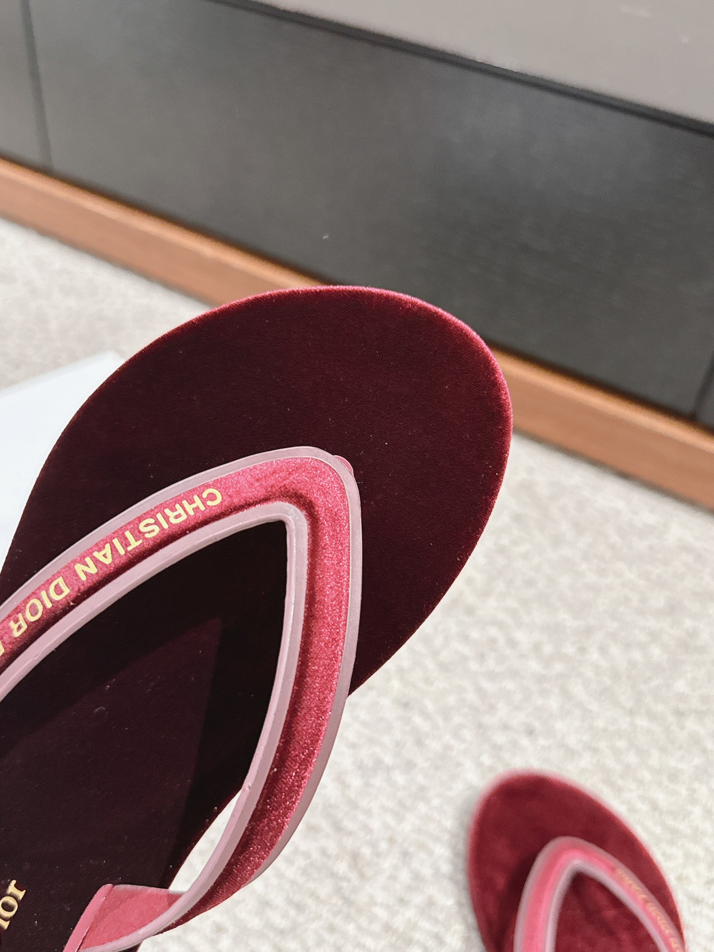 Bagsaaa D10rsea Thong Sandal Red Velvet
