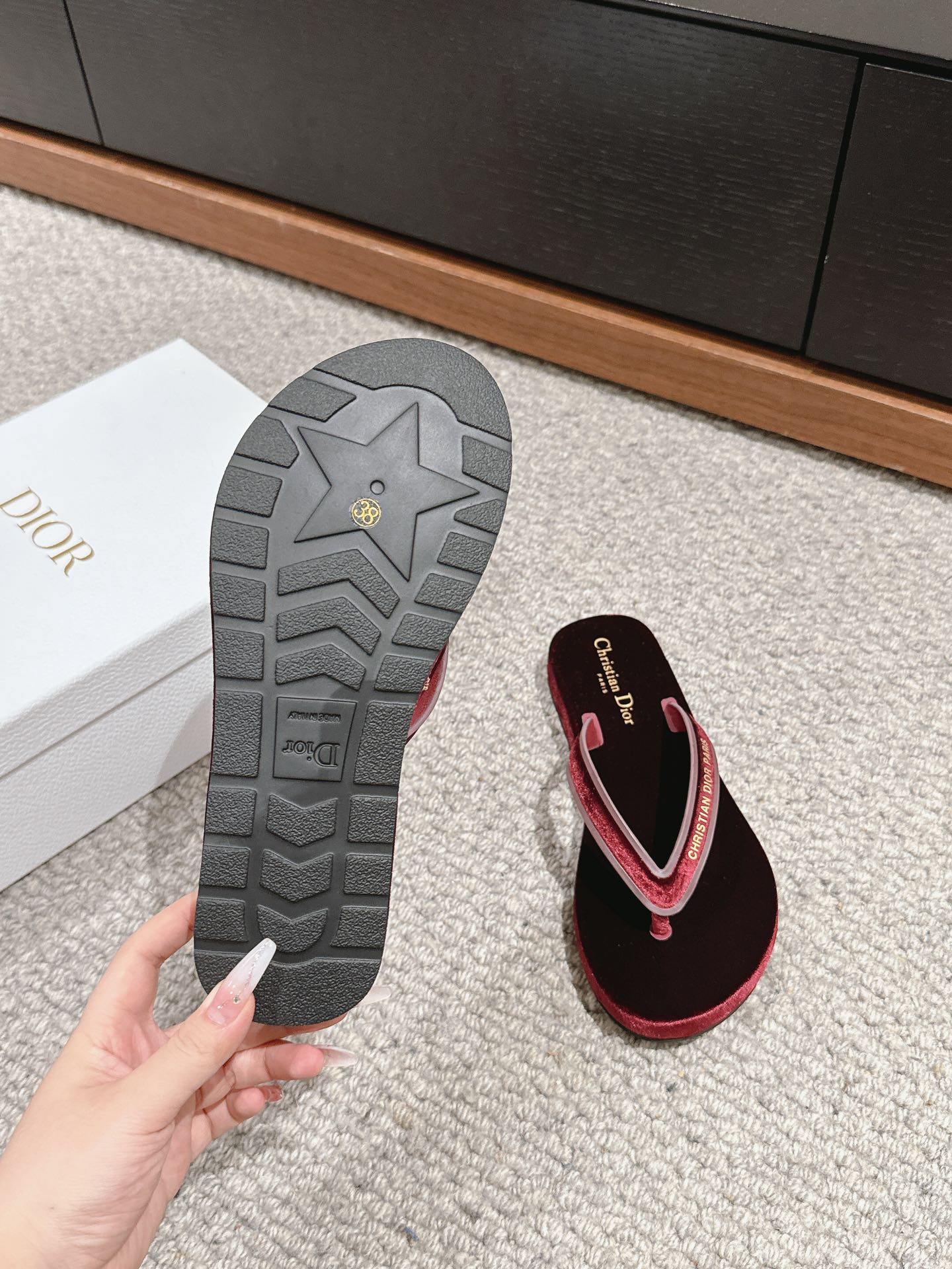 Bagsaaa D10rsea Thong Sandal Red Velvet