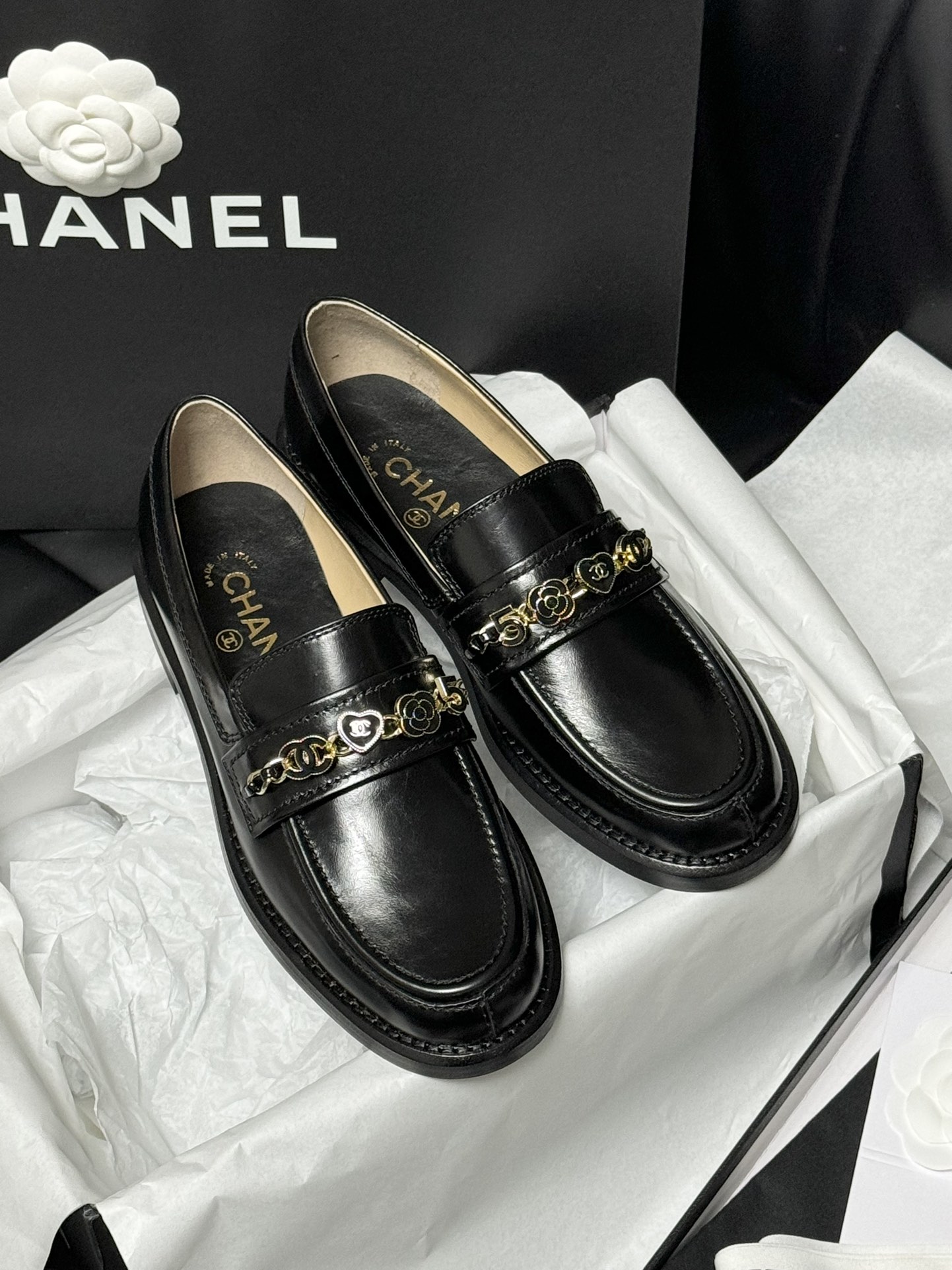 Bagsaaa Ch**el Moccasins Black G45785