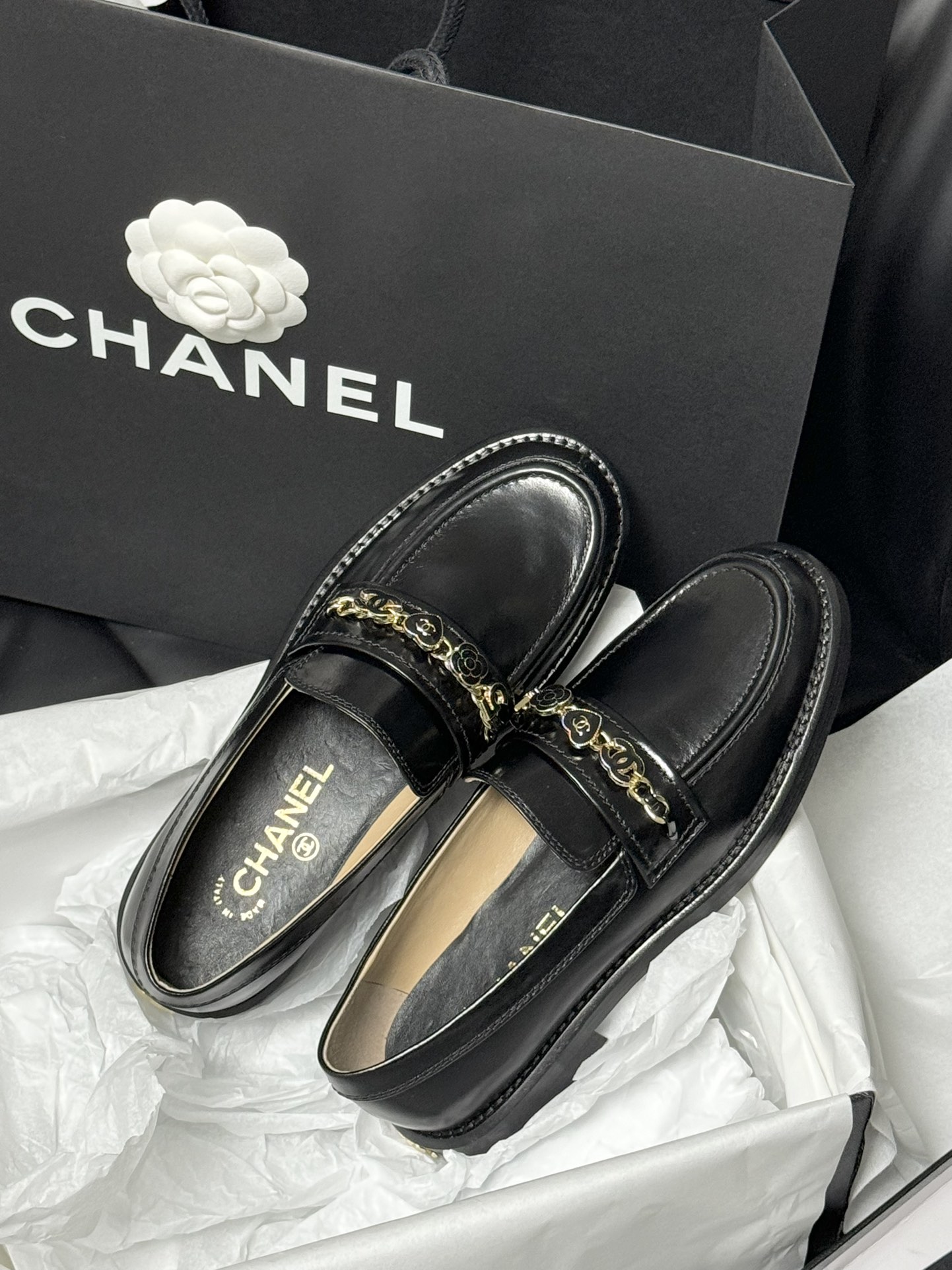 Bagsaaa Ch**el Moccasins Black G45785
