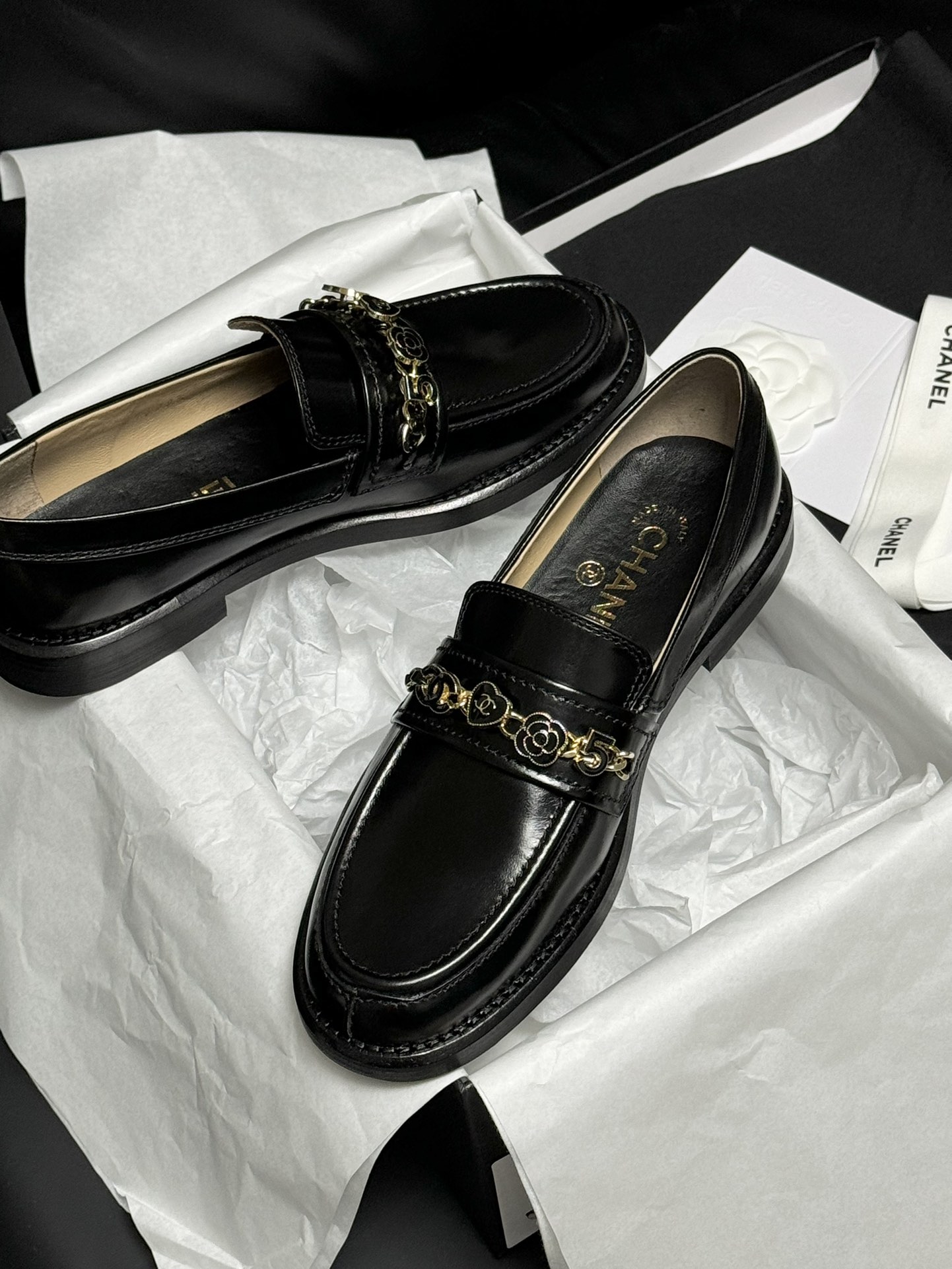 Bagsaaa Ch**el Moccasins Black G45785