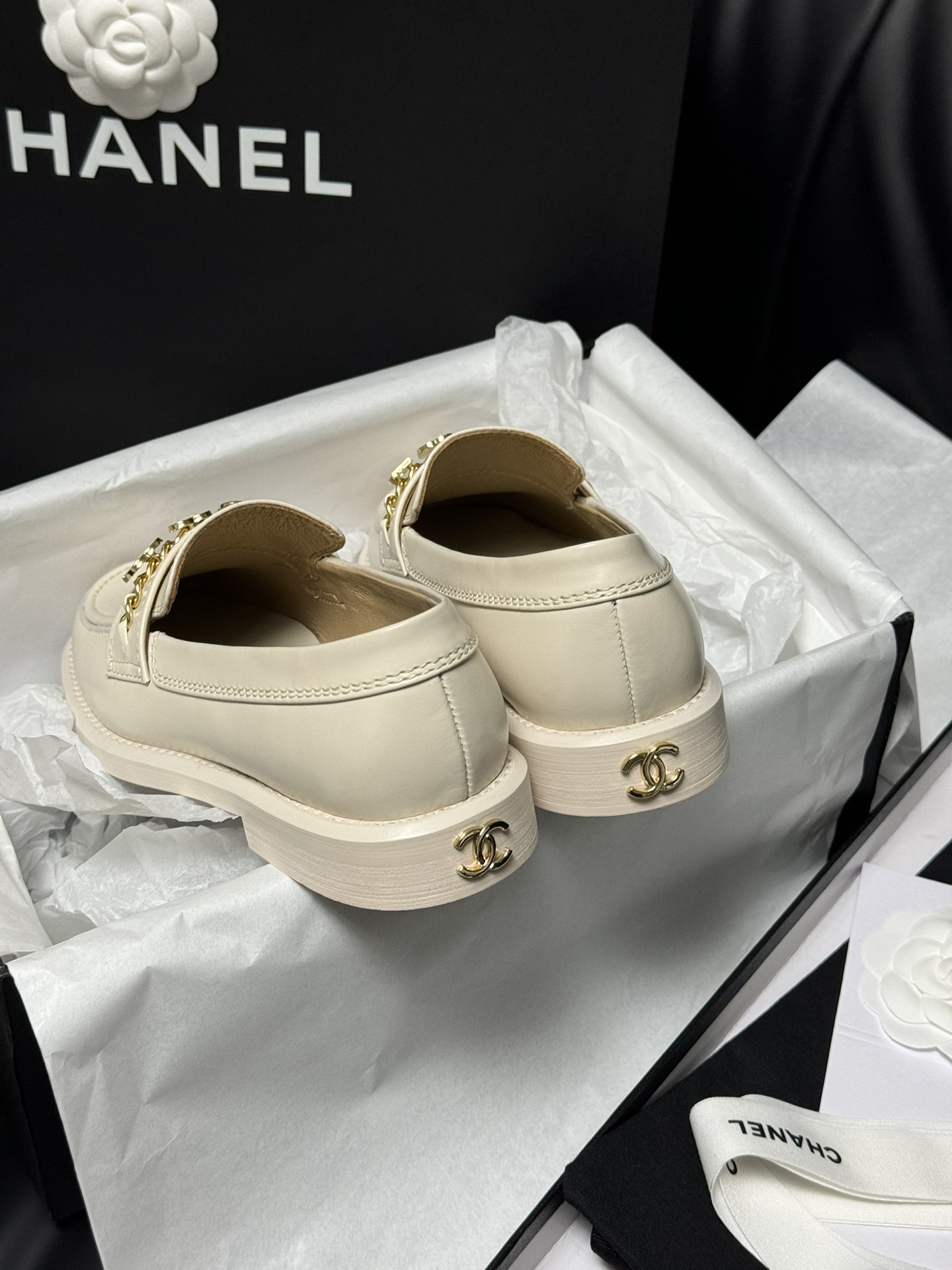Bagsaaa Ch**el Moccasins Cream G45785