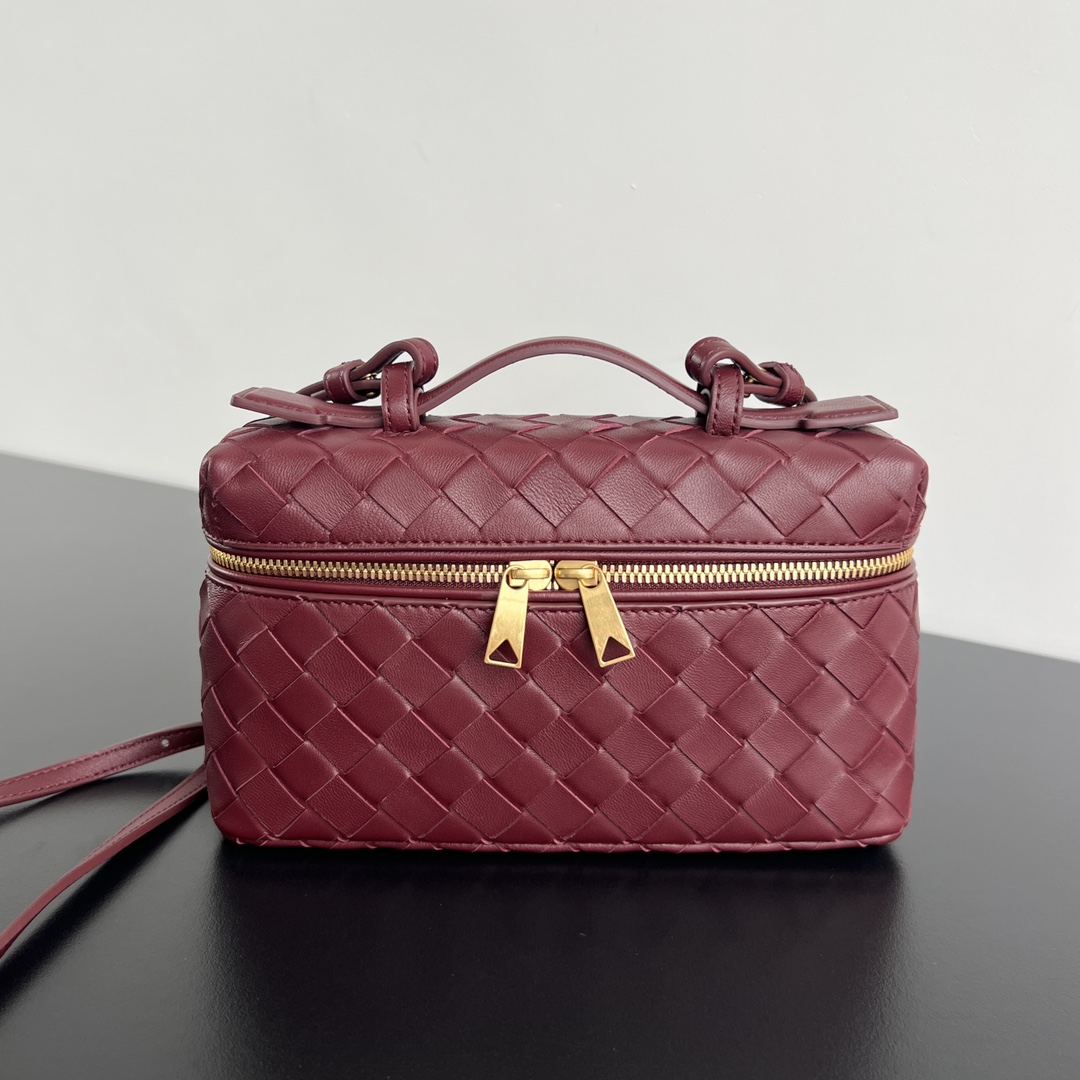 Bagsaaa B0tt*ga Ven*ta Bang Bang Vanity Case Red - 23*12.5*5cm