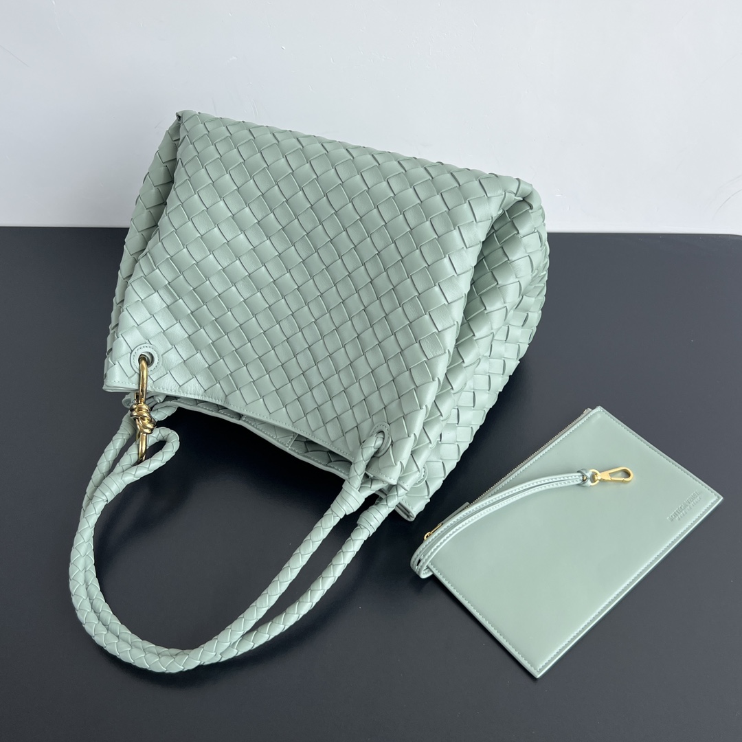 Bagsaaa B0tt*ga Ven*ta Large Parachute Mint - 30*26*20cm