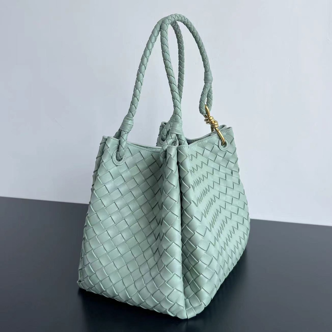 Bagsaaa B0tt*ga Ven*ta Large Parachute Mint - 30*26*20cm
