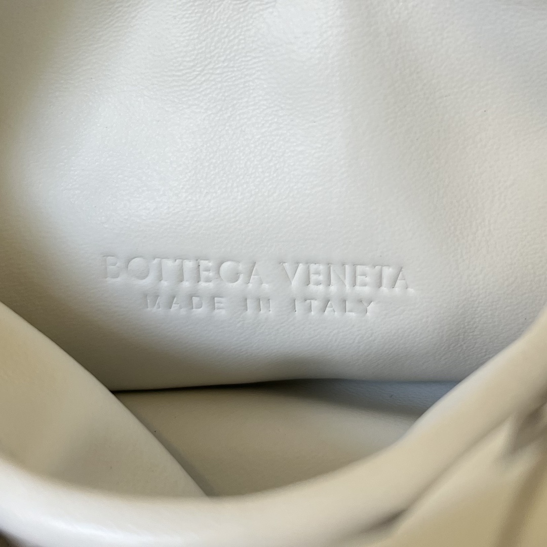 Bagsaaa B0tt*ga Ven*ta Mini Hop White - 25.5*14.5*11cm