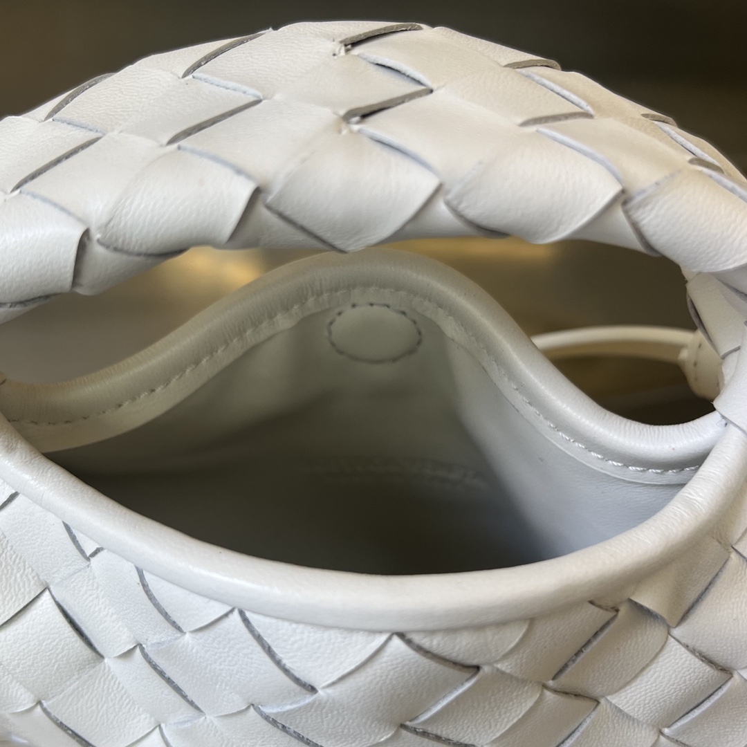 Bagsaaa B0tt*ga Ven*ta Mini Hop White - 25.5*14.5*11cm