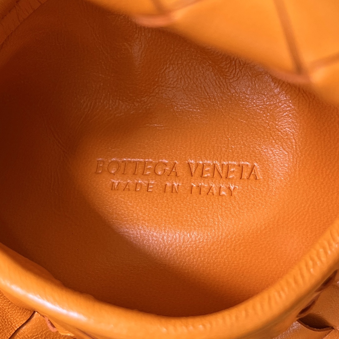 Bagsaaa B0tt*ga Ven*ta Mini Hop Orange - 25.5*14.5*11cm