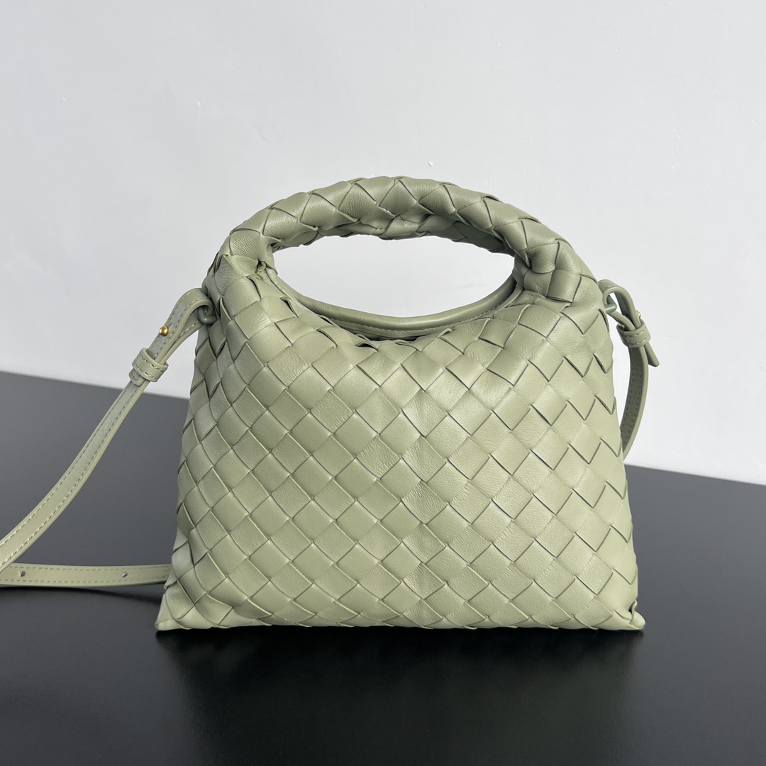 Bagsaaa B0tt*ga Ven*ta Mini Hop Green - 25.5*14.5*11cm