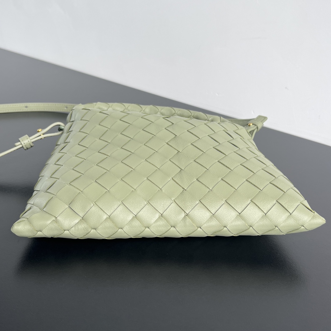 Bagsaaa B0tt*ga Ven*ta Mini Hop Green - 25.5*14.5*11cm