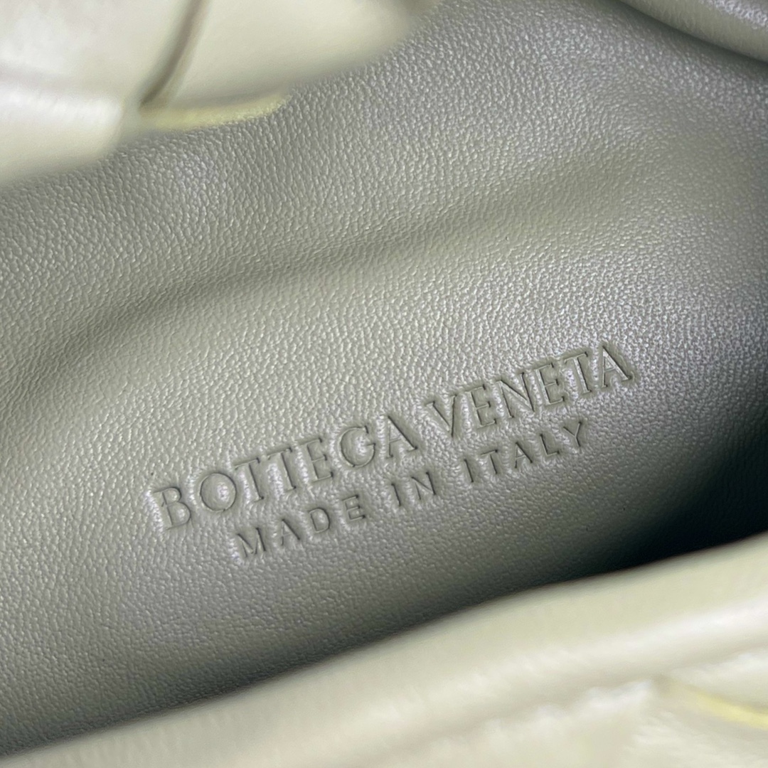 Bagsaaa B0tt*ga Ven*ta Mini Hop Green - 25.5*14.5*11cm