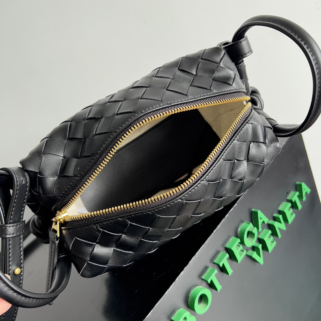 Bagsaaa B0tt*ga Ven*ta Small Loop Cross-Body Bag Black - 19*12*9cm