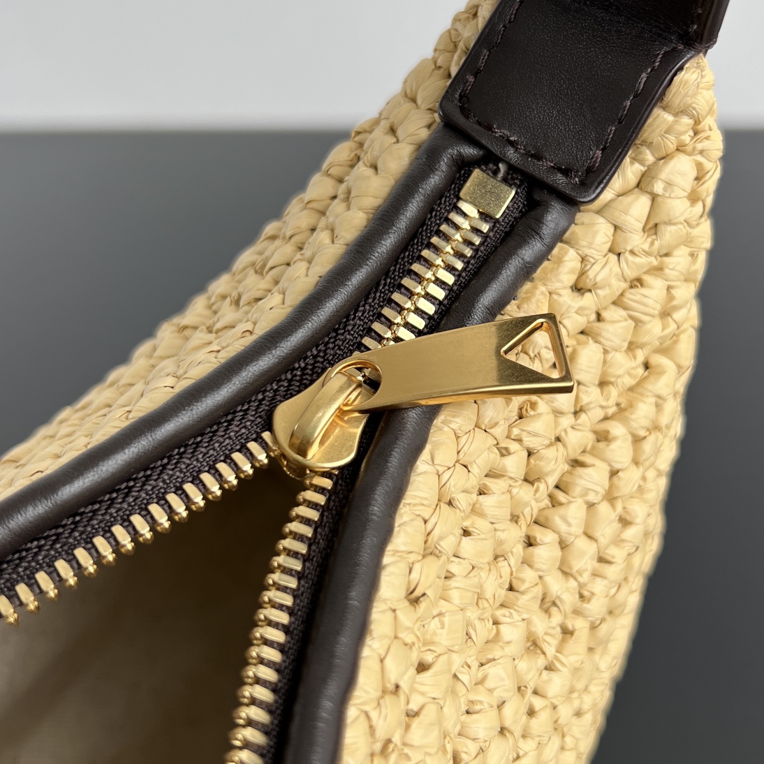 Bagsaaa B0tt*ga Ven*ta Mini Wallace Raffia Crochet - 20x13x9.5 cm