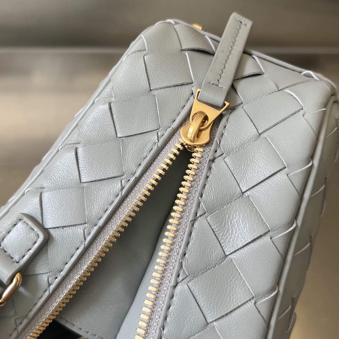Bagsaaa B0tt*ga Ven*ta Small Getaway Gray - 23.5x17.5x9cm