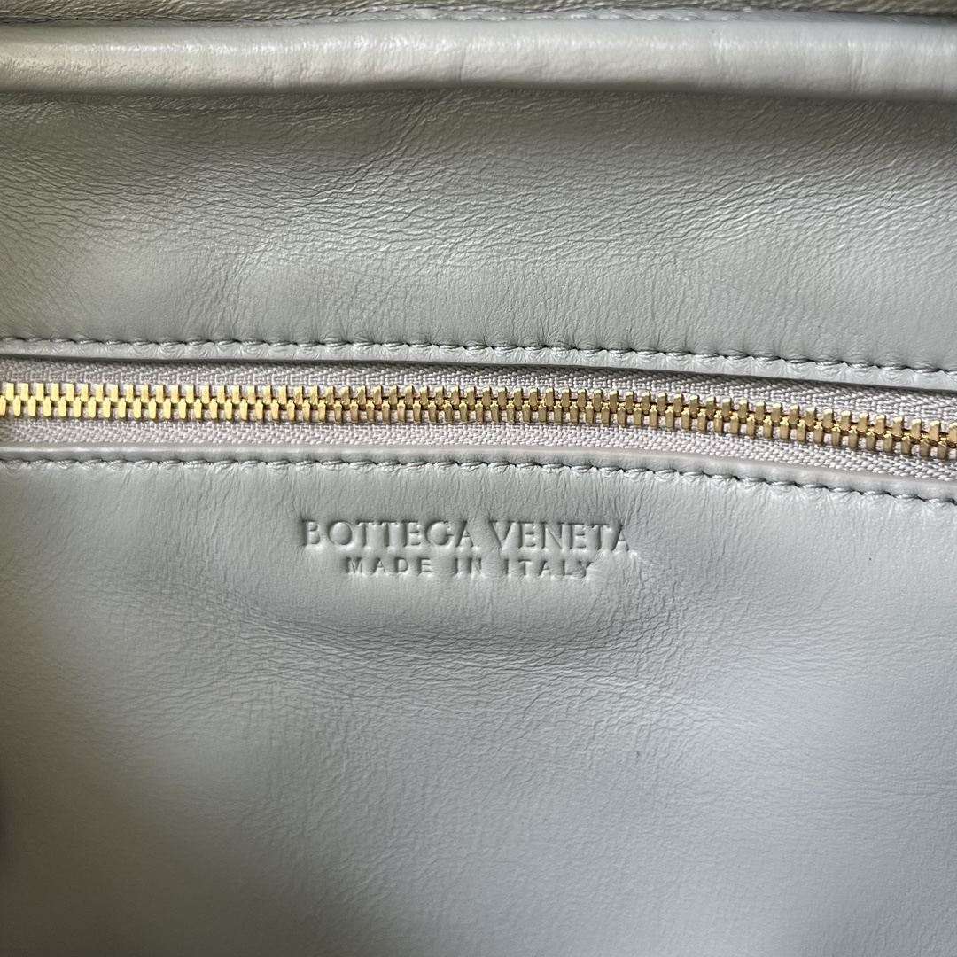 Bagsaaa B0tt*ga Ven*ta Small Getaway Gray - 23.5x17.5x9cm