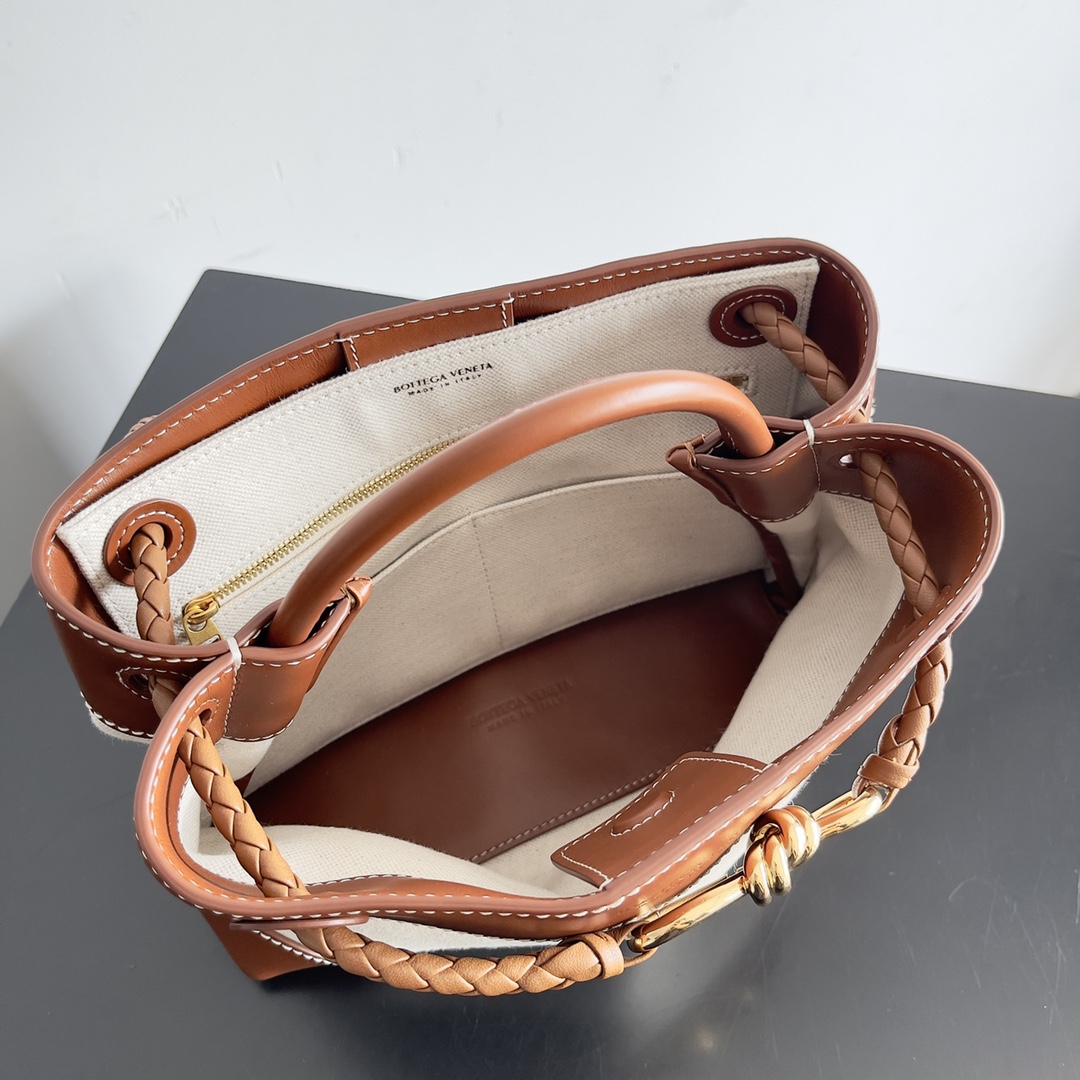Bagsaaa B0tt*ga Ven*ta Small Andiamo Natural/light wood - 25*20*10.5cm