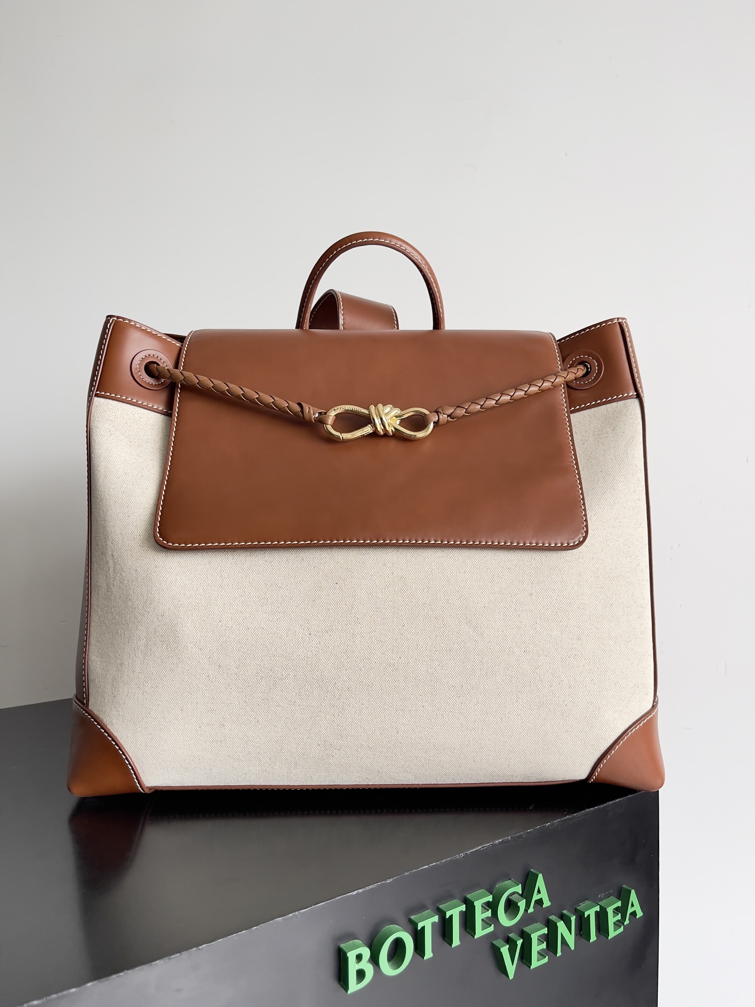 Bagsaaa B0tt*ga Ven*ta Large Andiamo Backpack - 40x48x20 cm