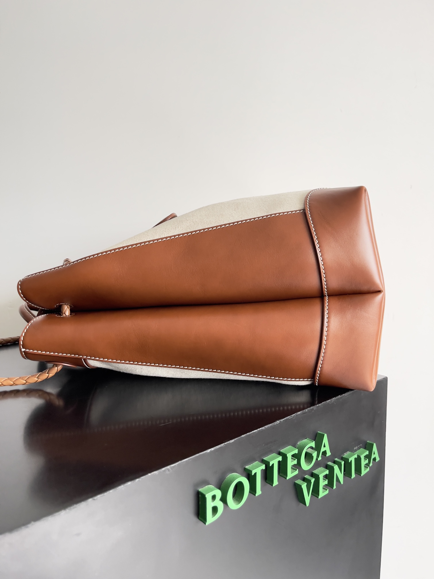 Bagsaaa B0tt*ga Ven*ta Large Andiamo Backpack - 40x48x20 cm