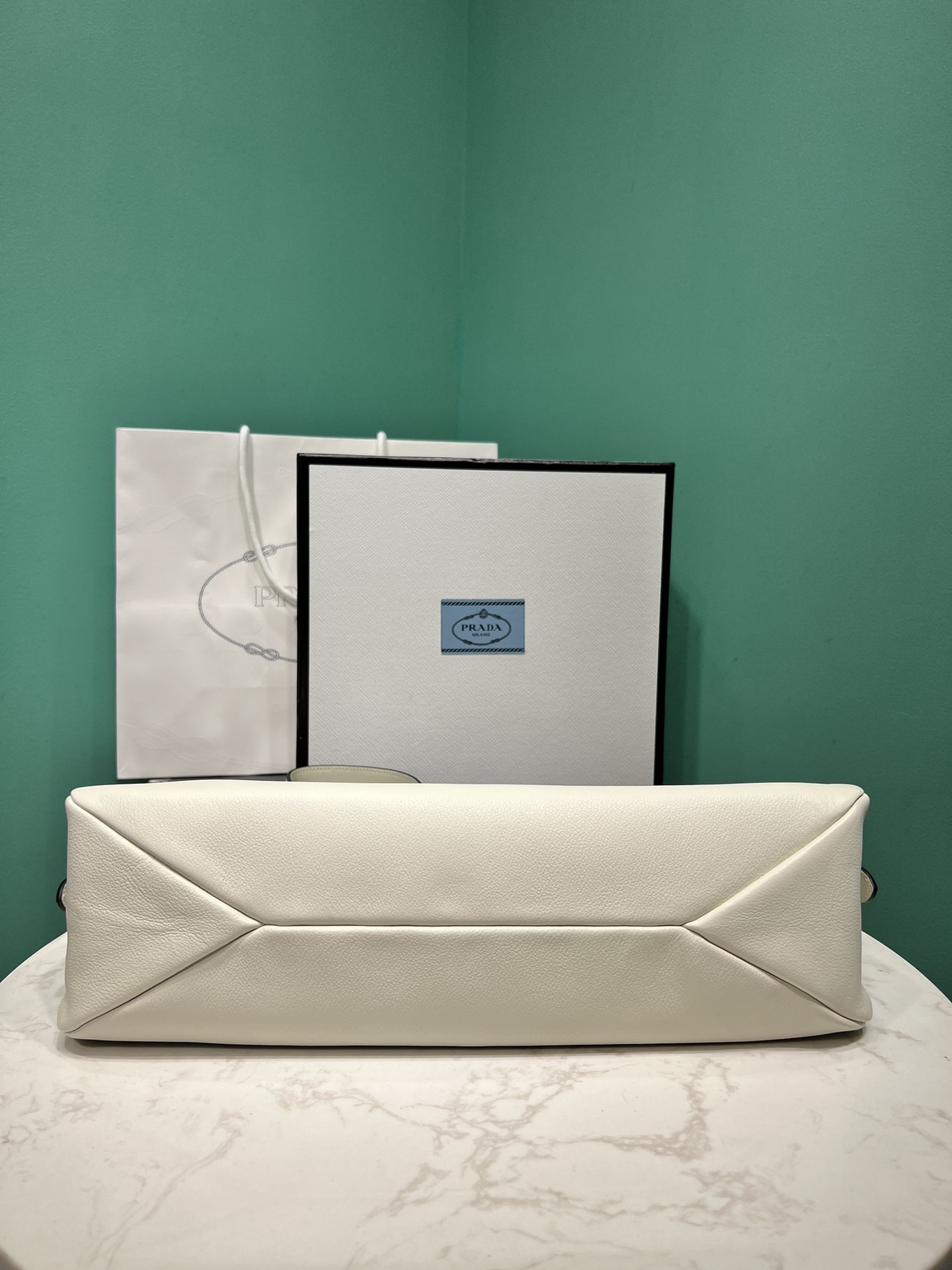 Bagsaaa Pra*a Aimèe Large Leather Shoulder Bag White - 39x23x12 cm