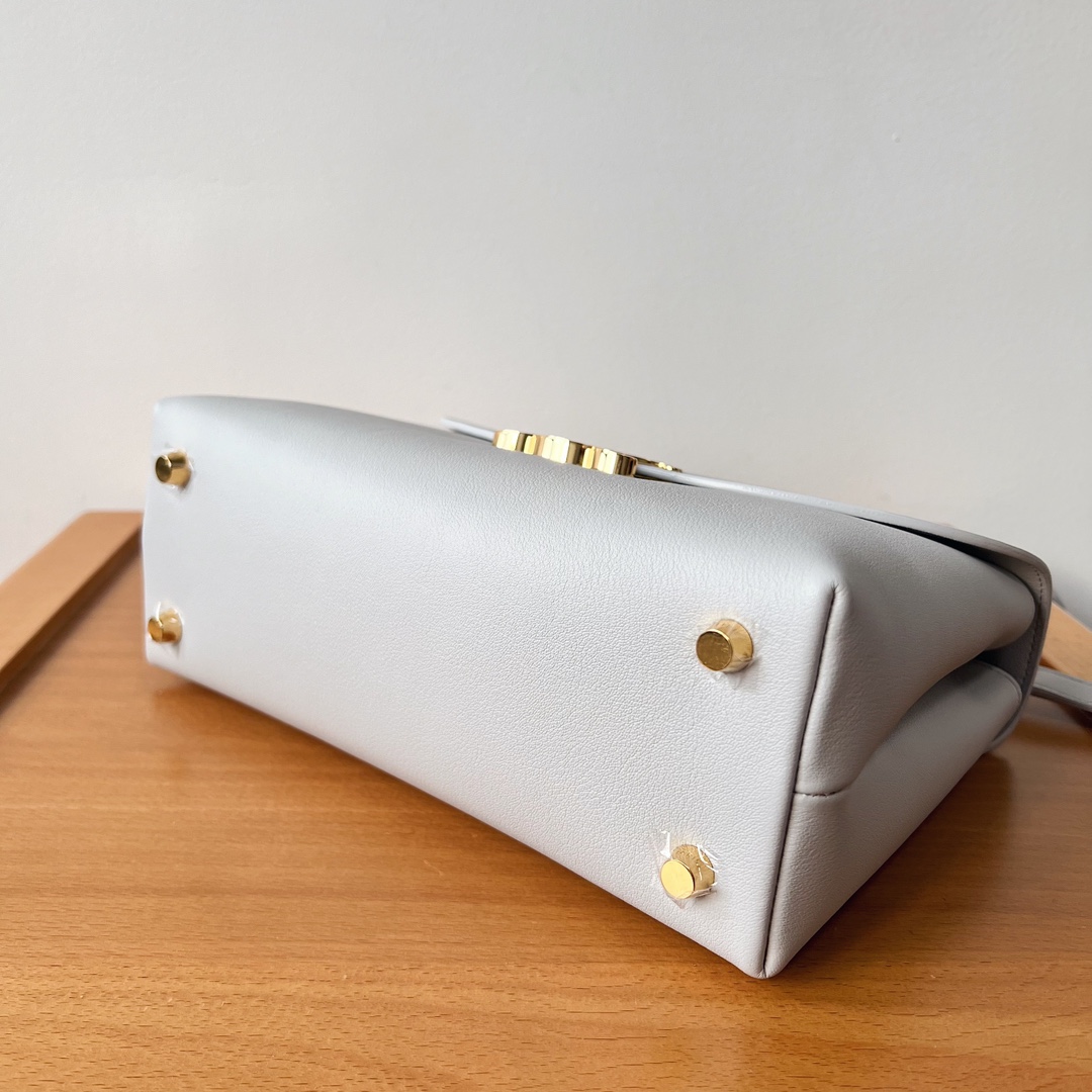 Bagsaaa Ce1i*e Medium Nino Bag In S*pple Calfskin Cloudy Grey - 25 X 17.5 X 10 CM
