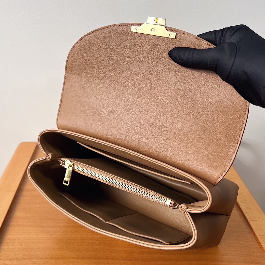 Bagsaaa Ce1i*e Medium Nino Bag In S*pple Calfskin Brown - 25 X 17.5 X 10 CM