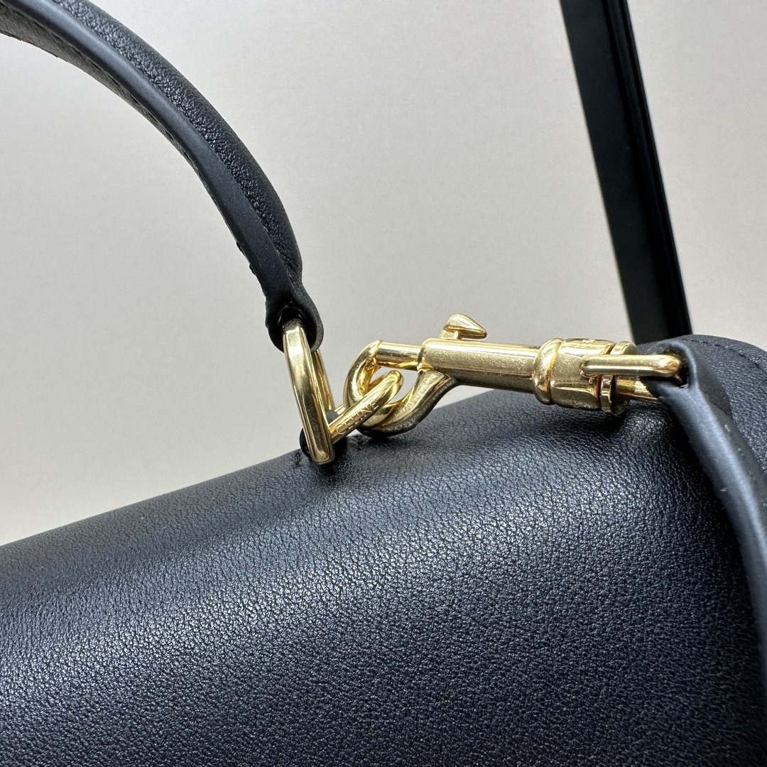 Bagsaaa Ce1i*e Medium Nino Bag In S*pple Calfskin Black - 25 X 17.5 X 10 CM