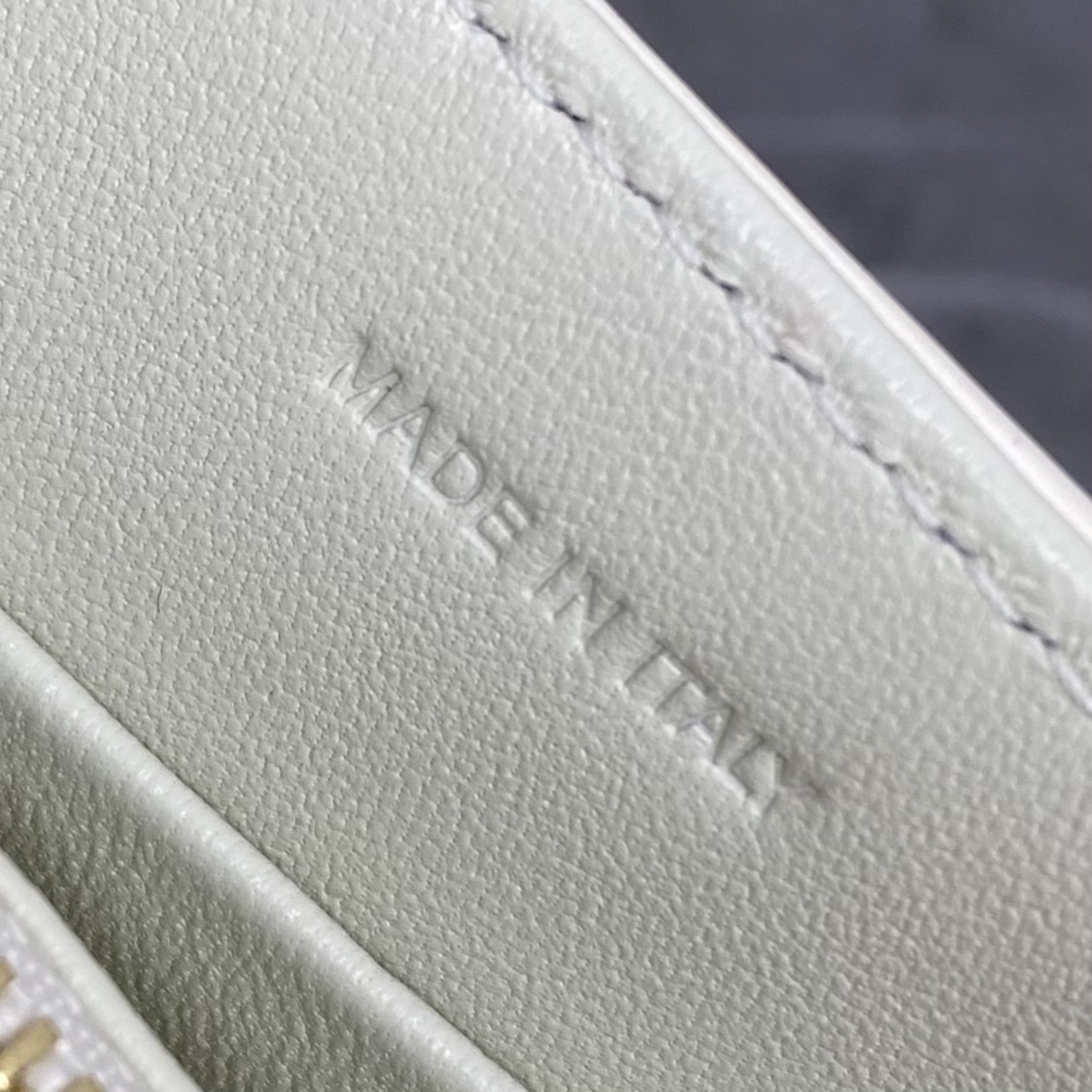 Bagsaaa Ce1i*e Teen Nino Bag In S*pple Calfskin White - 20.5 X 13 X 8 CM