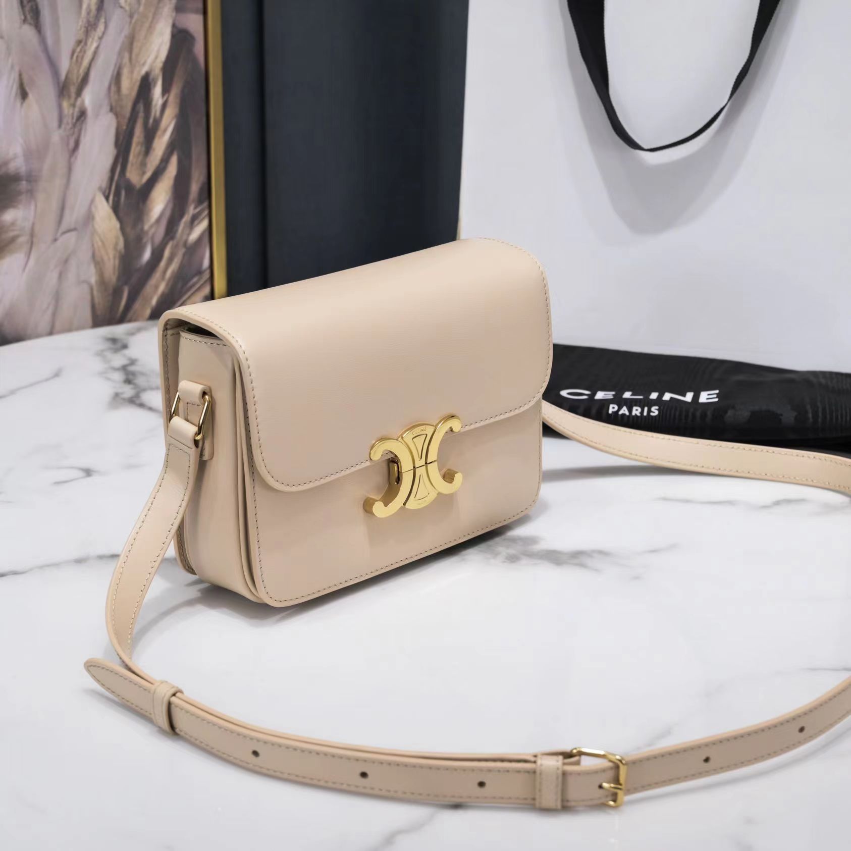 Bagsaaa Ce1i*e Teen Triomphe Bag In Shiny Calfskin Beige - 18.5 X 13.5 X 7 CM