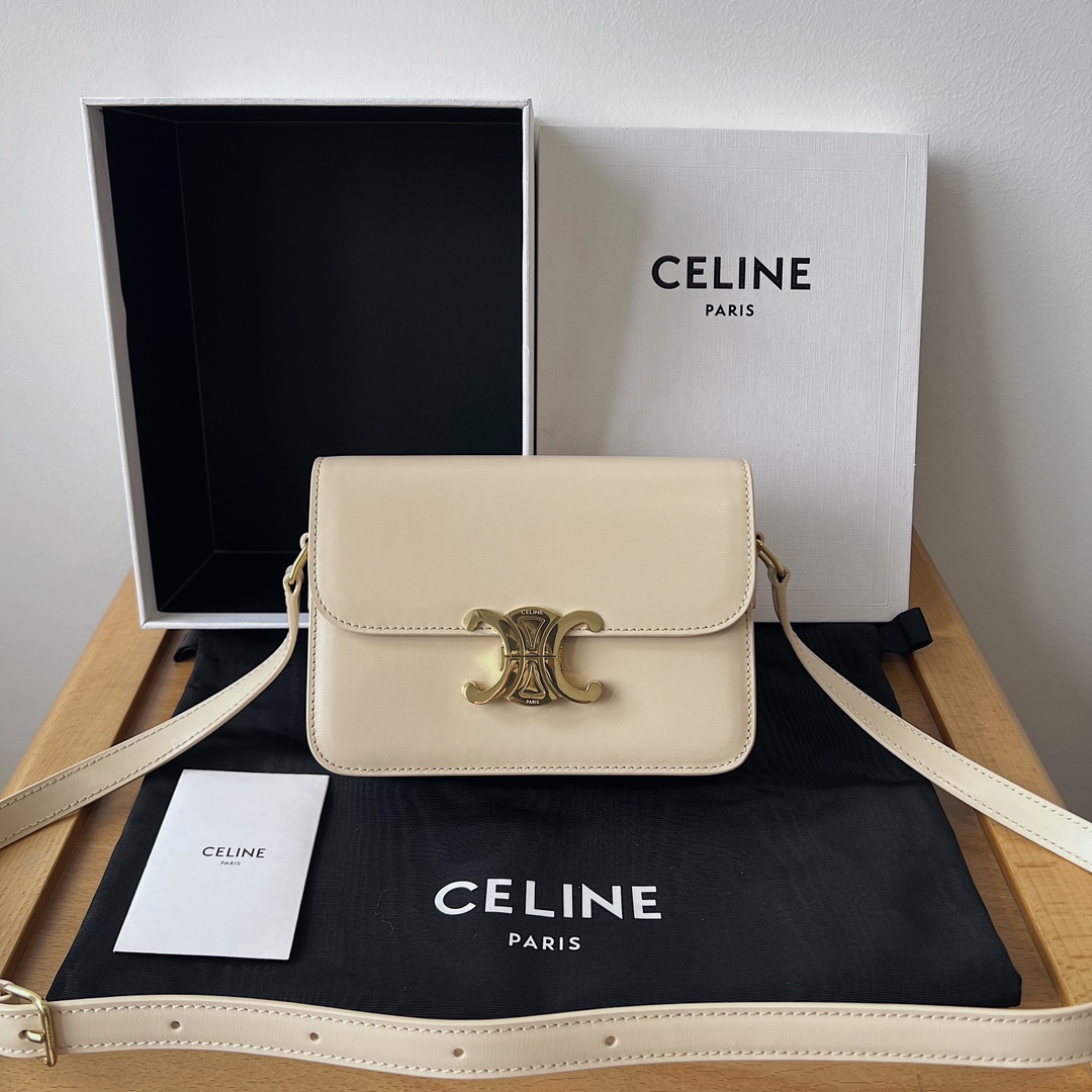 Bagsaaa Ce1i*e Teen Triomphe Bag In Shiny Calfskin Beige - 18.5 X 13.5 X 7 CM
