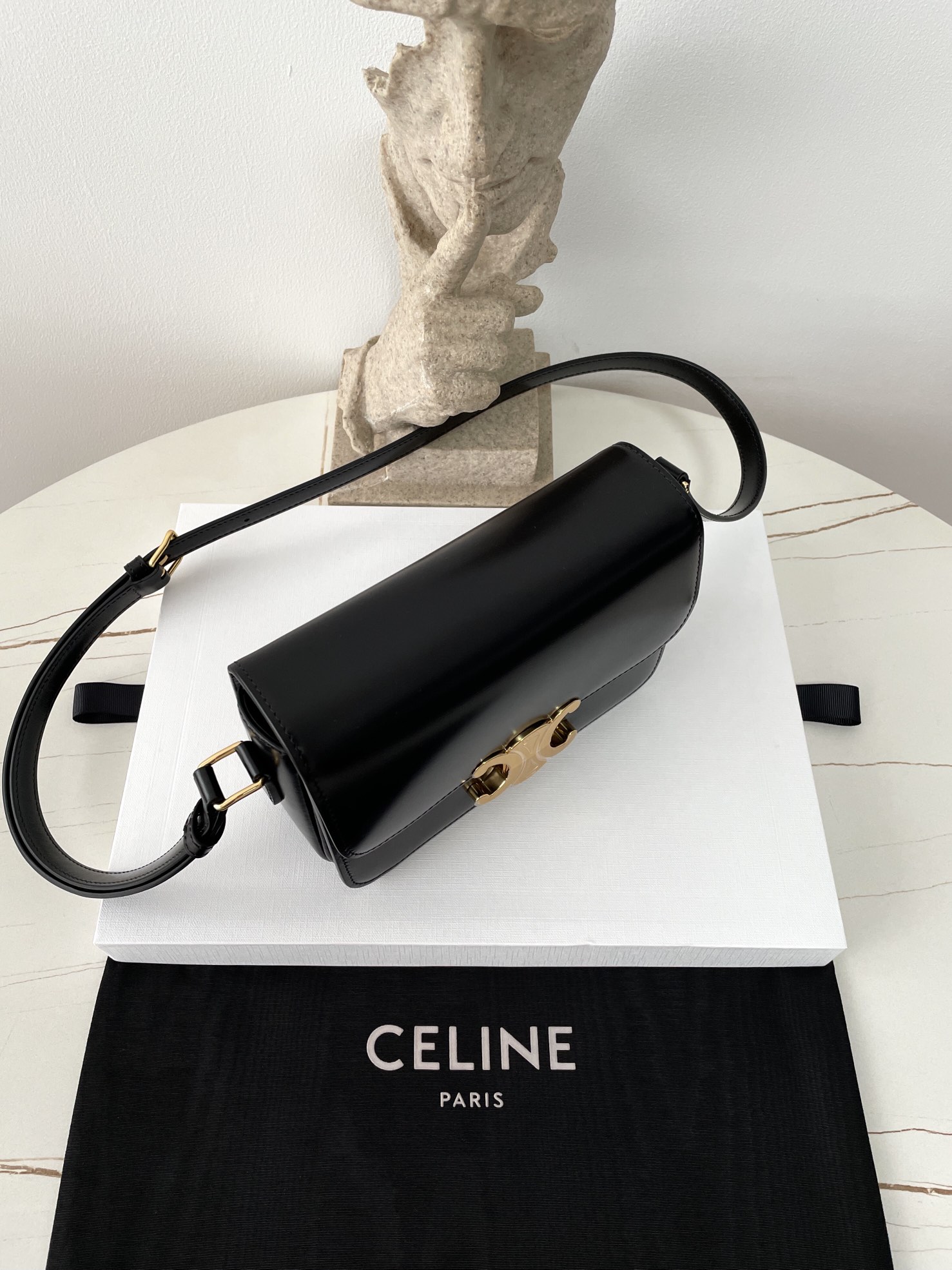 Bagsaaa Ce1i*e Teen Triomphe Bag In Shiny Calfskin Black - 18.5 X 13.5 X 7 CM